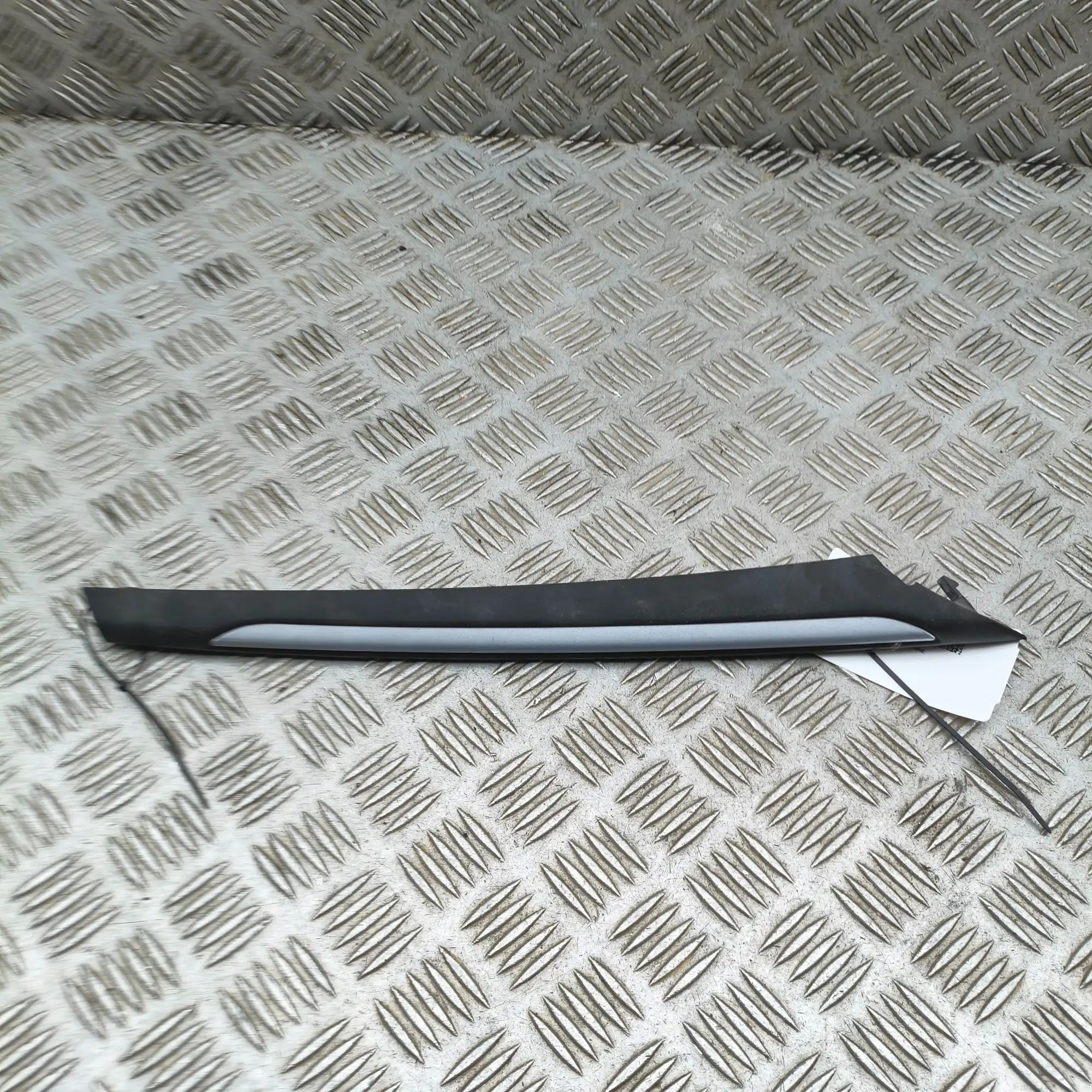 Porsche Cayenne Bumper moulding — front right Bumper moulding — front right — PORSCHE CAYENNE...