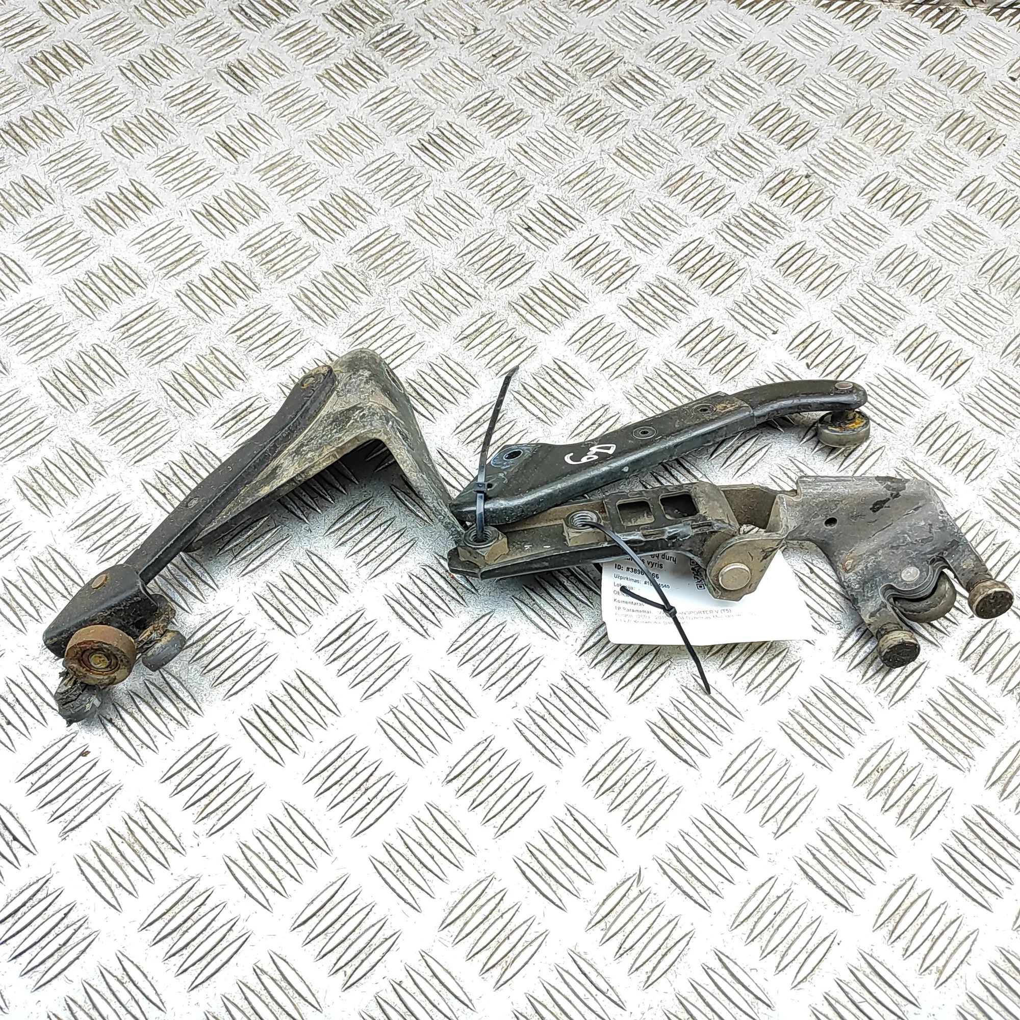 Volkswagen Transporter (T5, Caravelle, Multivan) Middle sliding-door hinge Middle sliding-door hinge — VW TRANSPORTER / MU...
