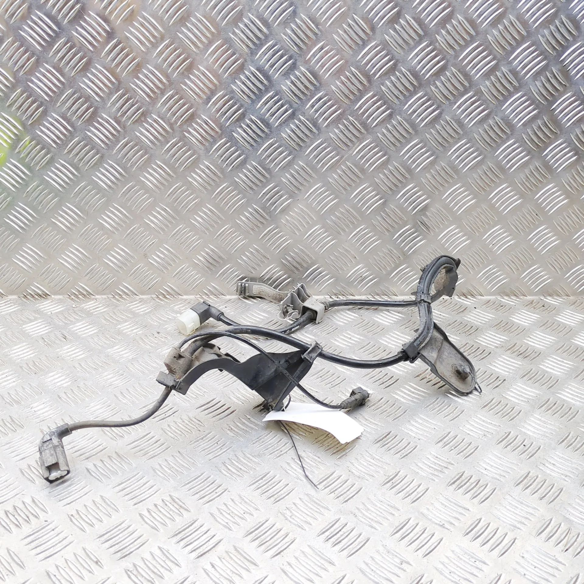 Mercedes-Benz CLA (C118) Rear ABS sensor wire Rear ABS sensor wire — MERCEDES-BENZ CLA COUPE ...