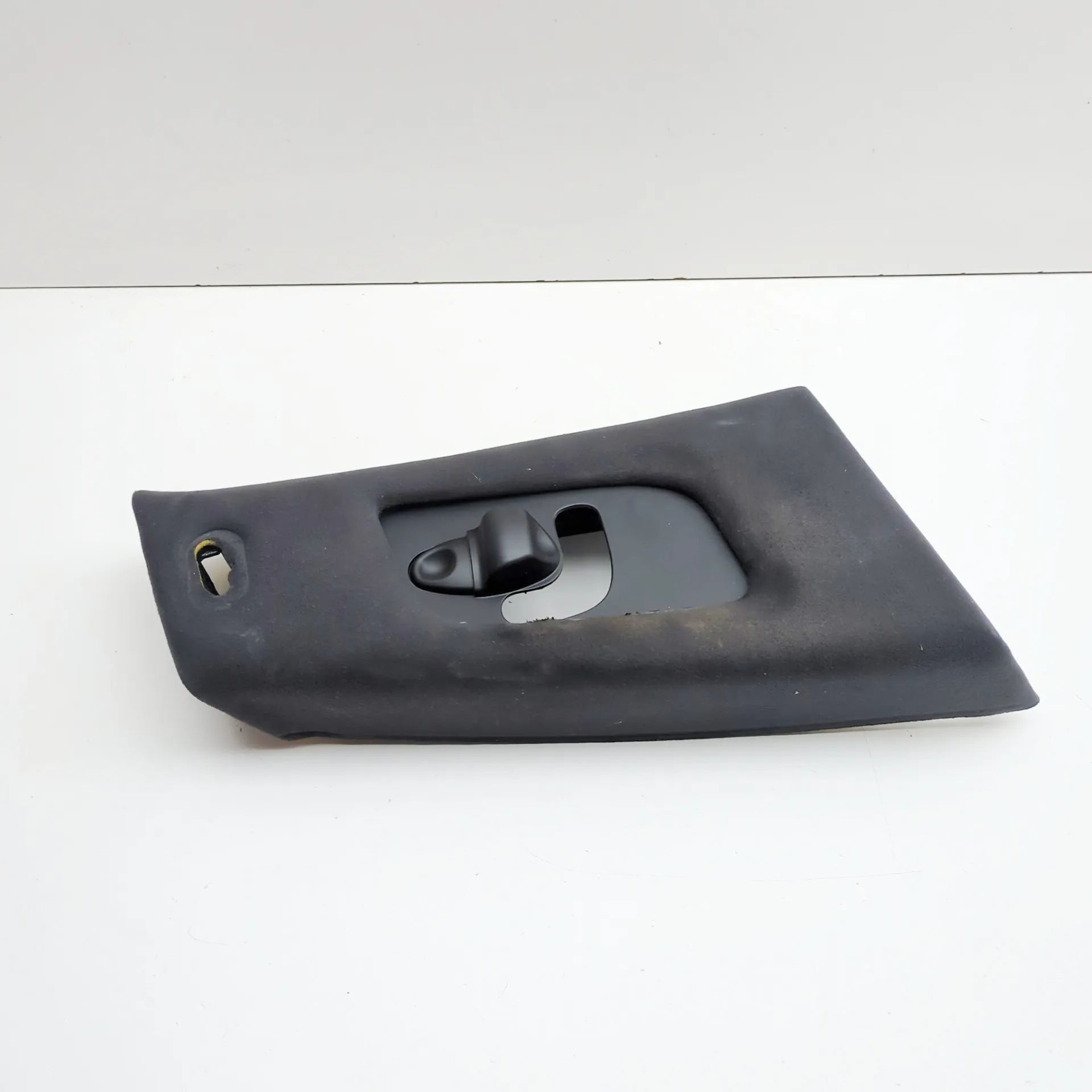 Maserati Ghibli B-pillar trim — right B-pillar trim — right — MASERATI GHIBLI (M157) ...