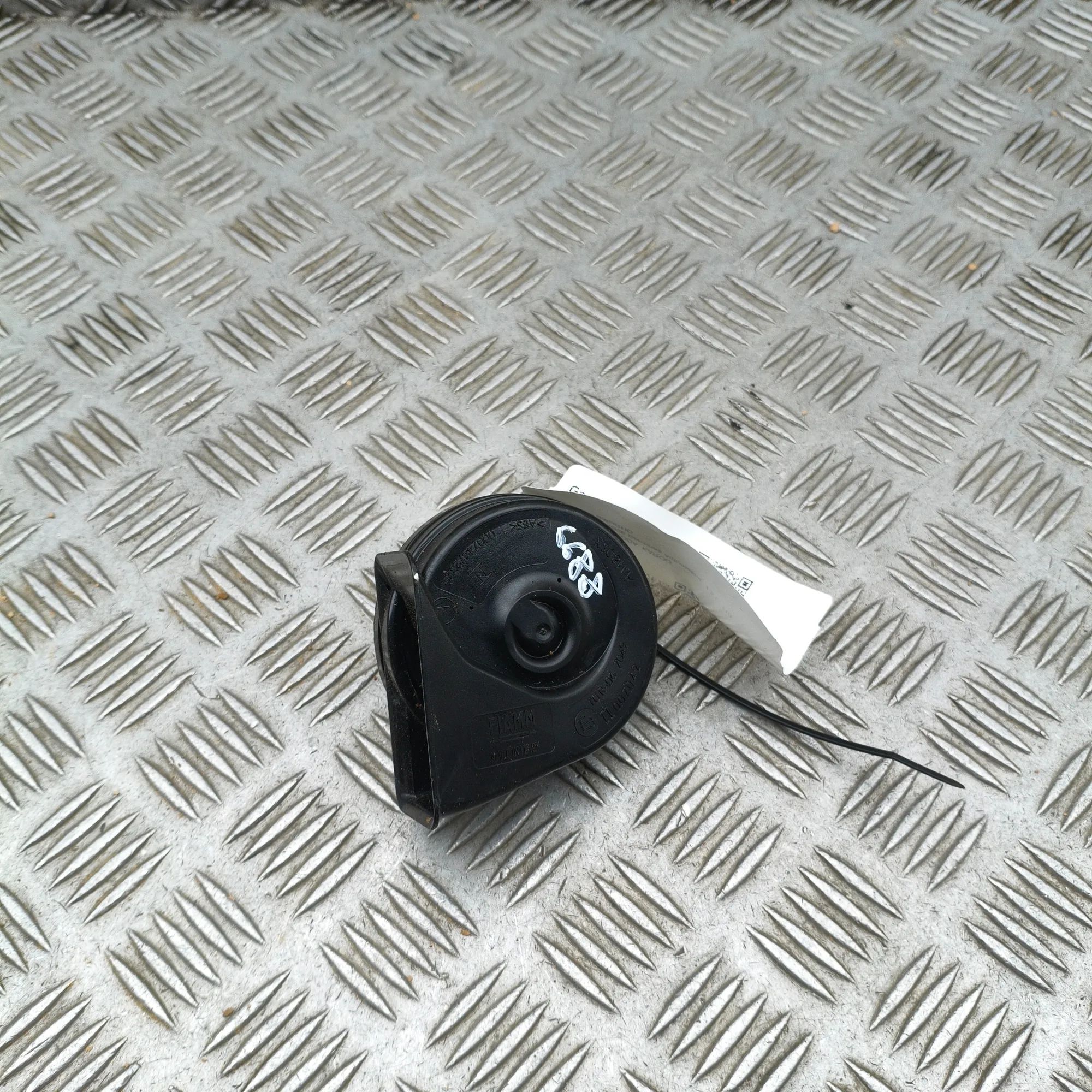 Skoda Karoq Horn signal Horn signal — SKODA KAROQ (NU7) (2017-PRESENT) ...