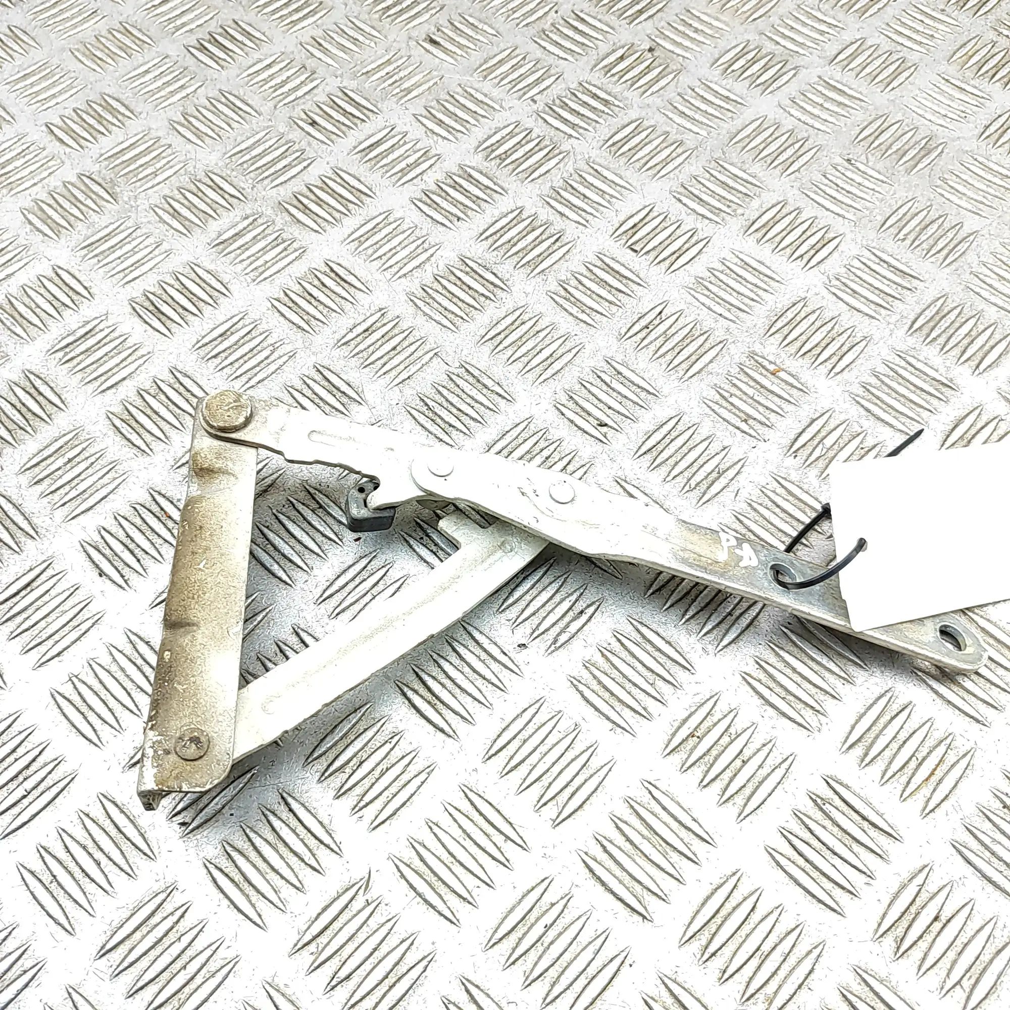 Volkswagen Transporter (T5, Caravelle, Multivan) Bonnet hinge — front right Bonnet hinge — front right — VW TRANSPORTER / M...