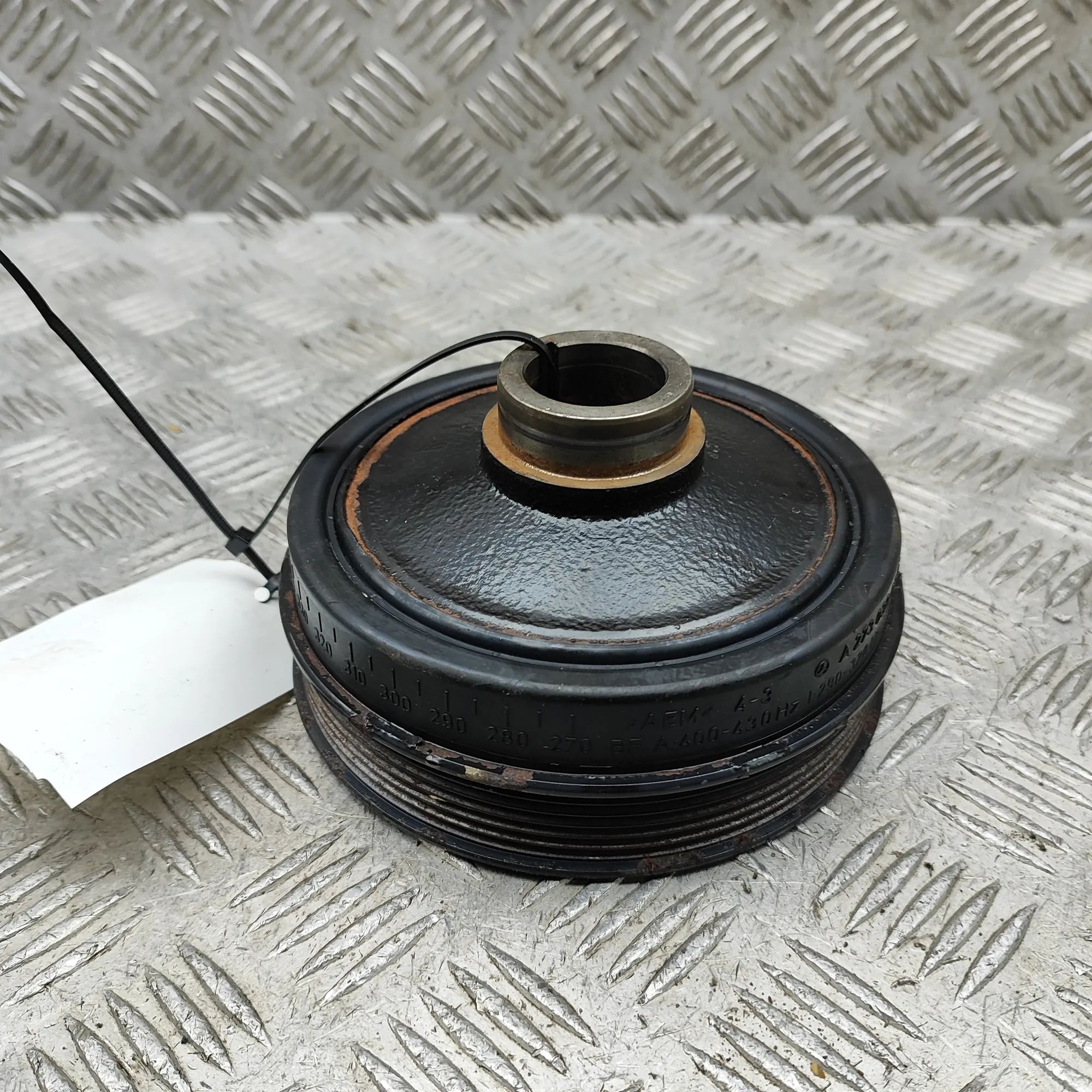 Mercedes-Benz CLS (C219) Kampiakselin hihnapyörä Crankshaft pulley — MERCEDES-BENZ CLS (C219) — ...
