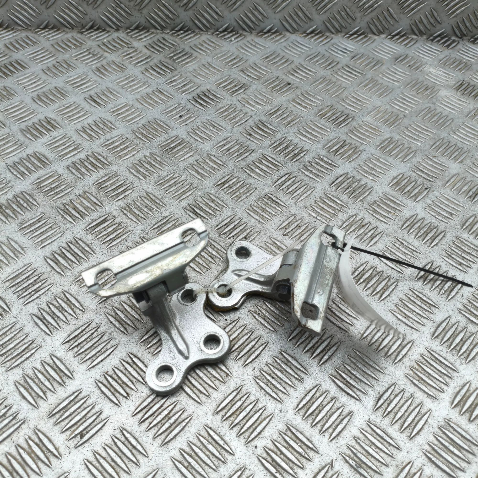 Volvo S60 Door hinge set — front right Door hinge set — front right — VOLVO S60 II / V...