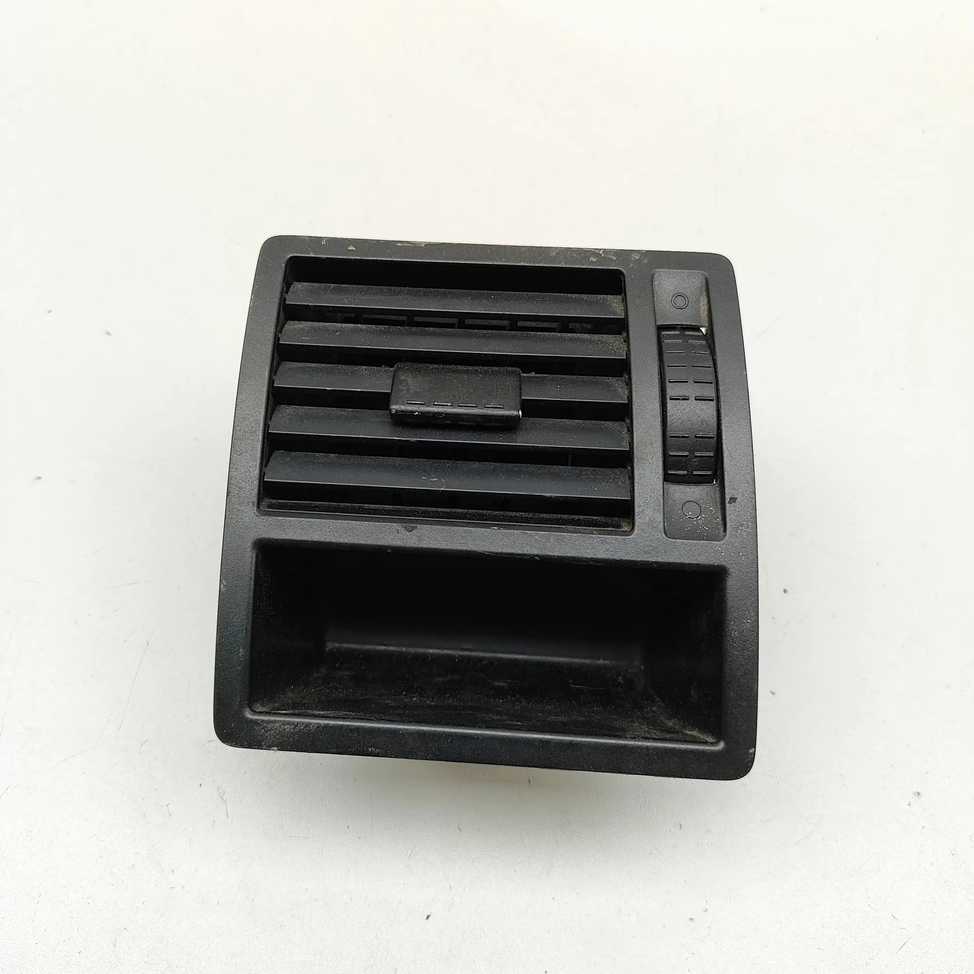 Volkswagen Transporter (T5, Caravelle, Multivan) Dashboard Air Vents Dashboard Air Vents — VW TRANSPORTER / MULTIVAN...