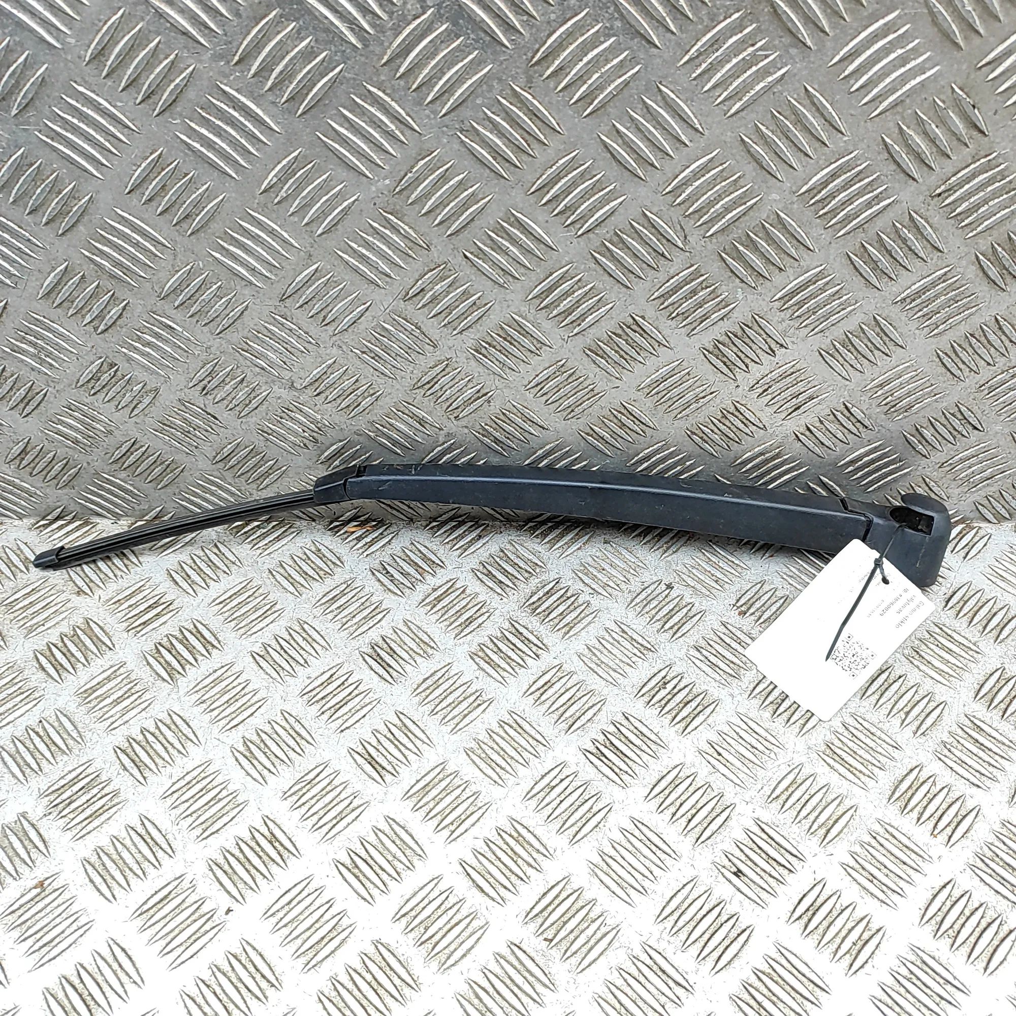 Volkswagen Transporter (T5, Caravelle, Multivan) Rear window wiper arm Rear window wiper arm — VW TRANSPORTER / MULTIV...