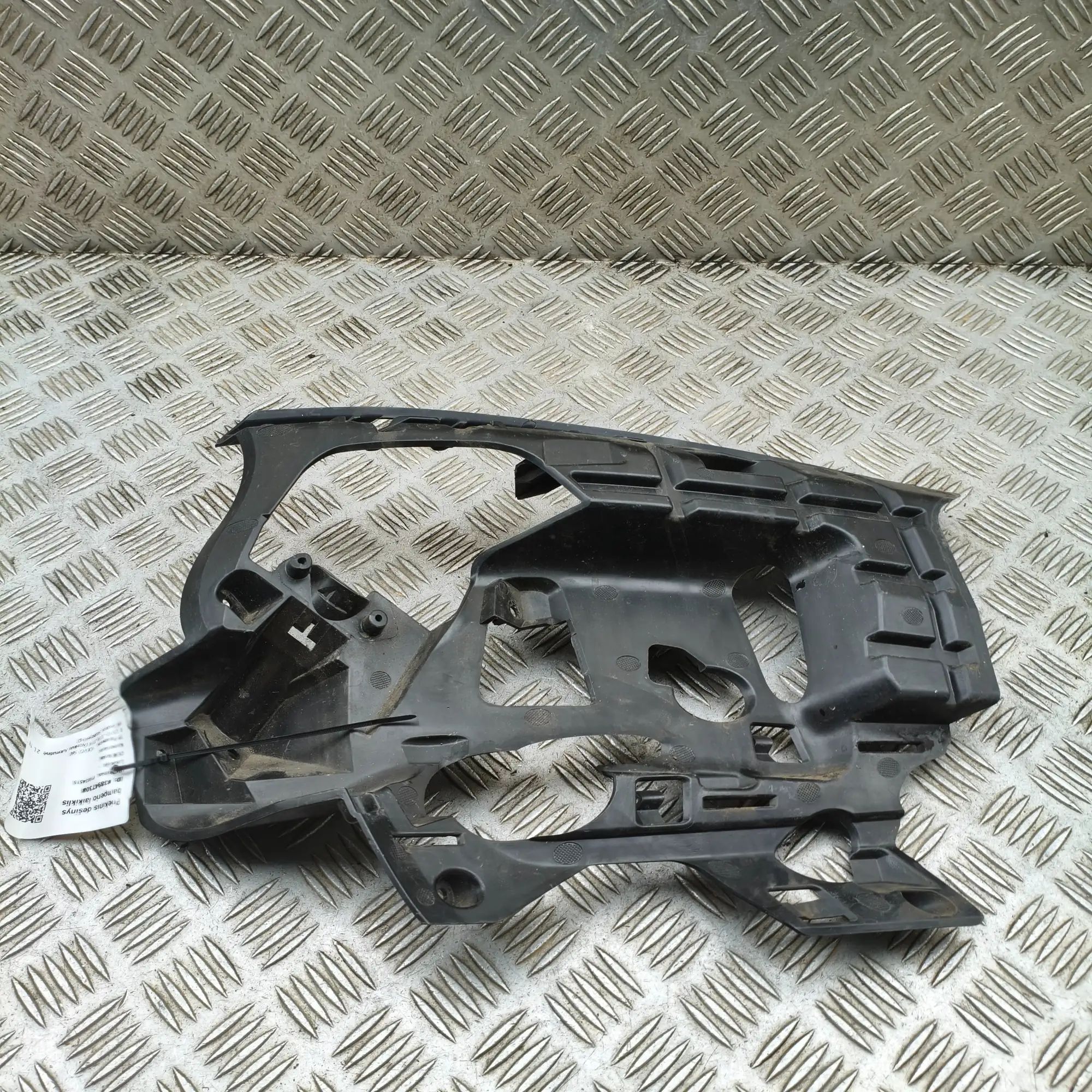 Volvo S60 Front Right Bumper Bracket Front Right Bumper Bracket — VOLVO S60 II / V60...