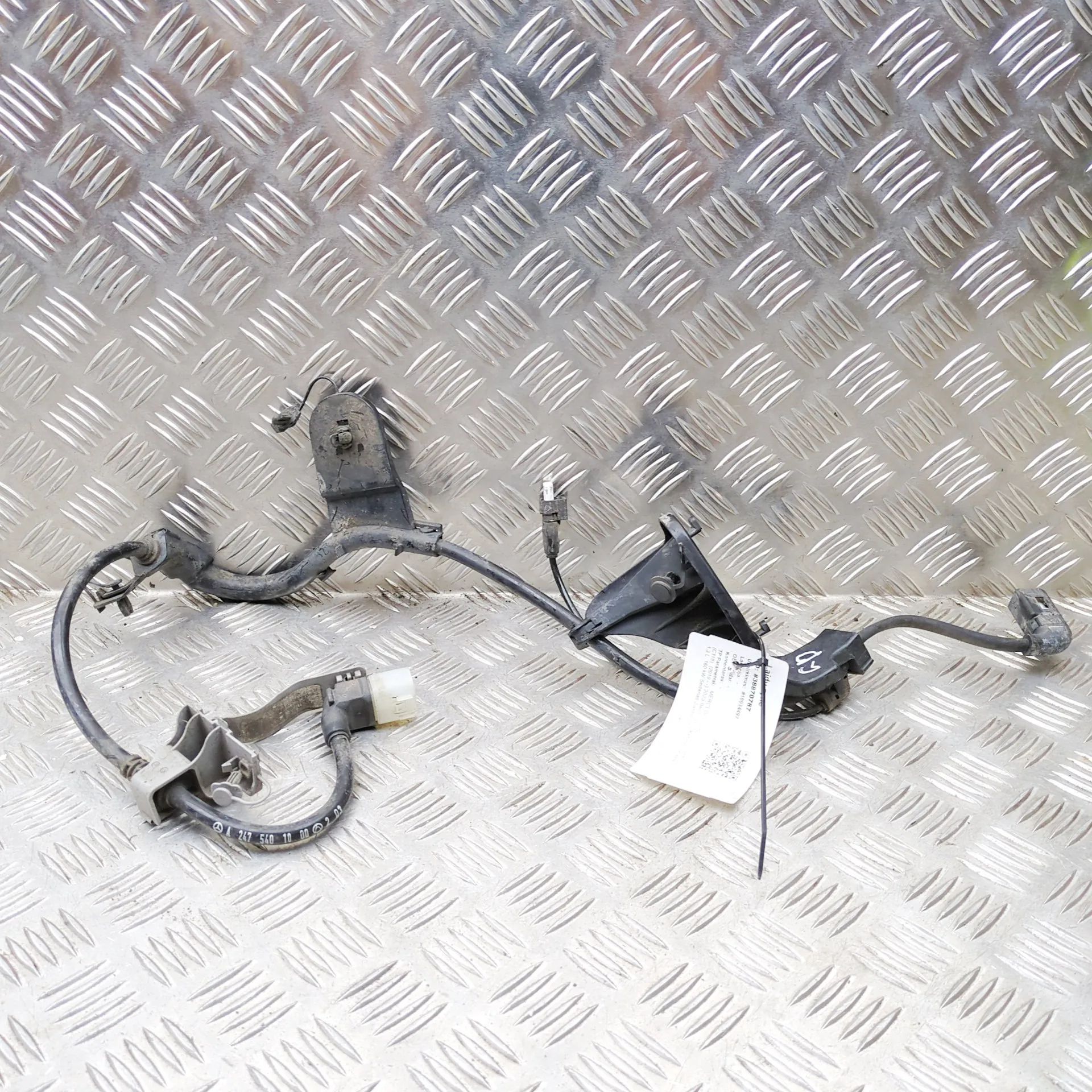 Mercedes-Benz CLA (C118) Rear ABS sensor wire Rear ABS sensor wire — MERCEDES-BENZ CLA COUPE ...