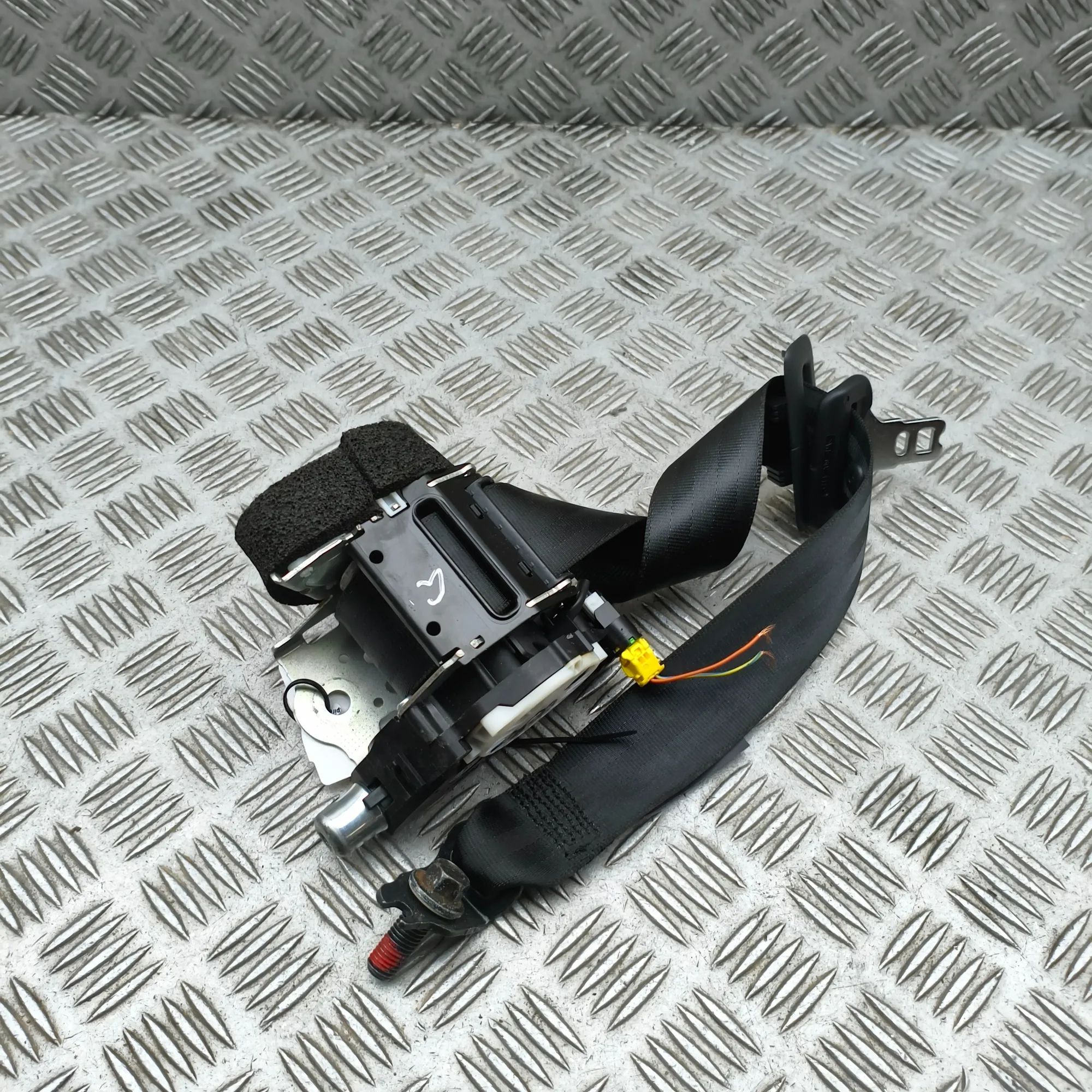Volvo S60 Rear Middle Seatbelt Rear Middle Seatbelt — VOLVO S60 II / V60 I (20...