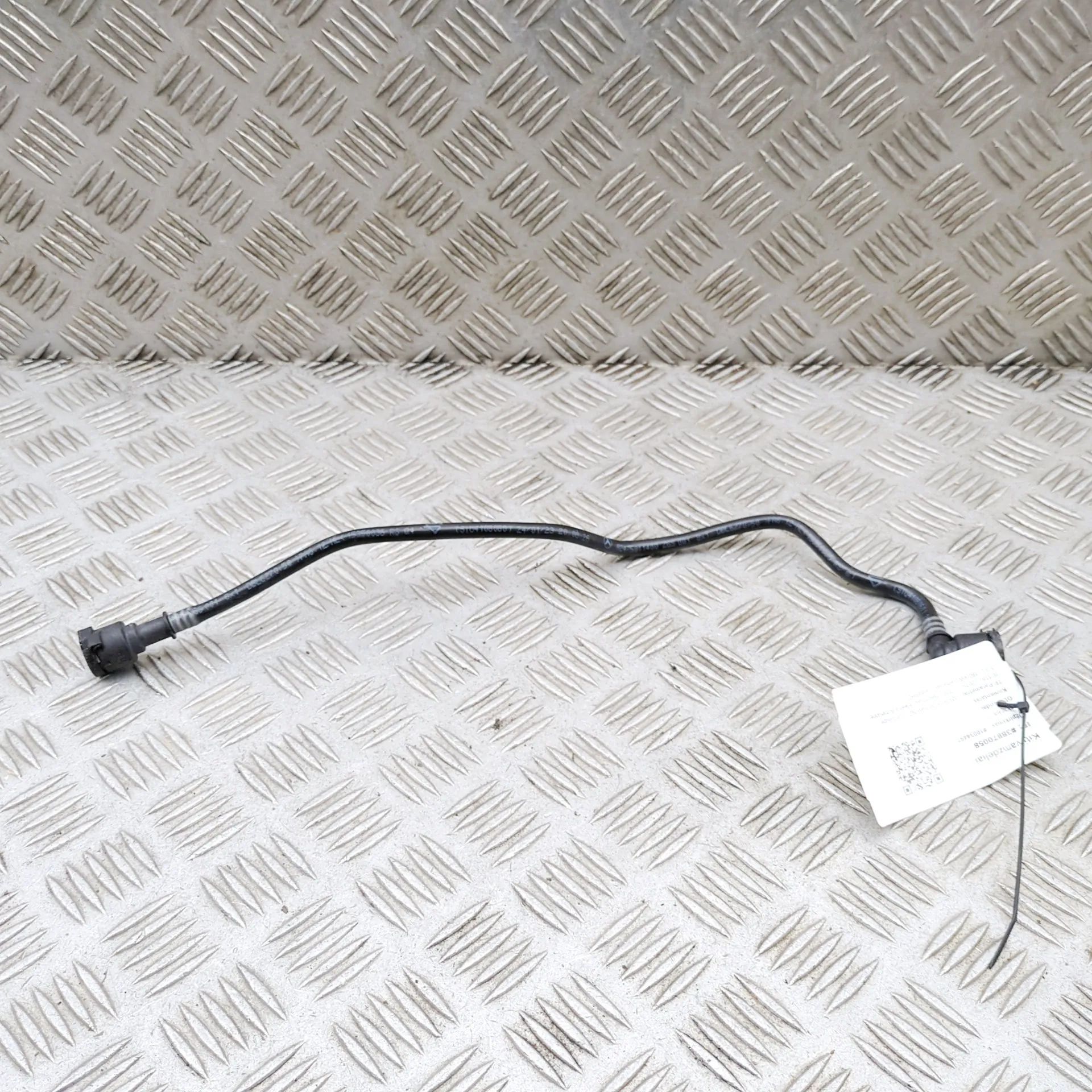 Mercedes-Benz CLA (C118) Expansion tank hose Expansion tank hose — MERCEDES-BENZ CLA COUPE (...