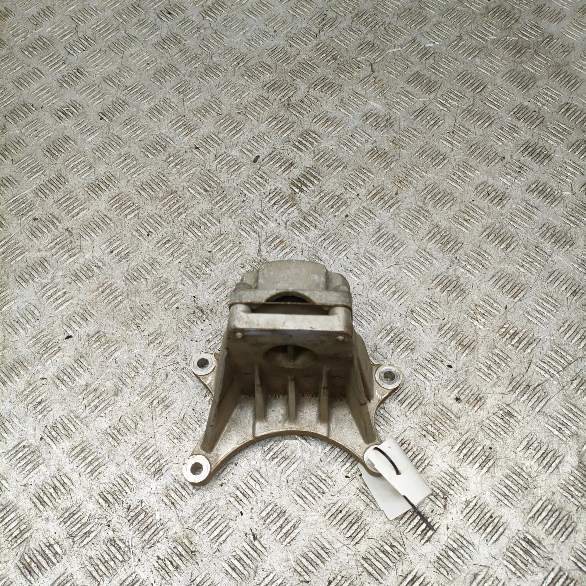 Maserati Ghibli Gearbox Mount Bracket Gearbox Mount Bracket — MASERATI GHIBLI (M157) ...