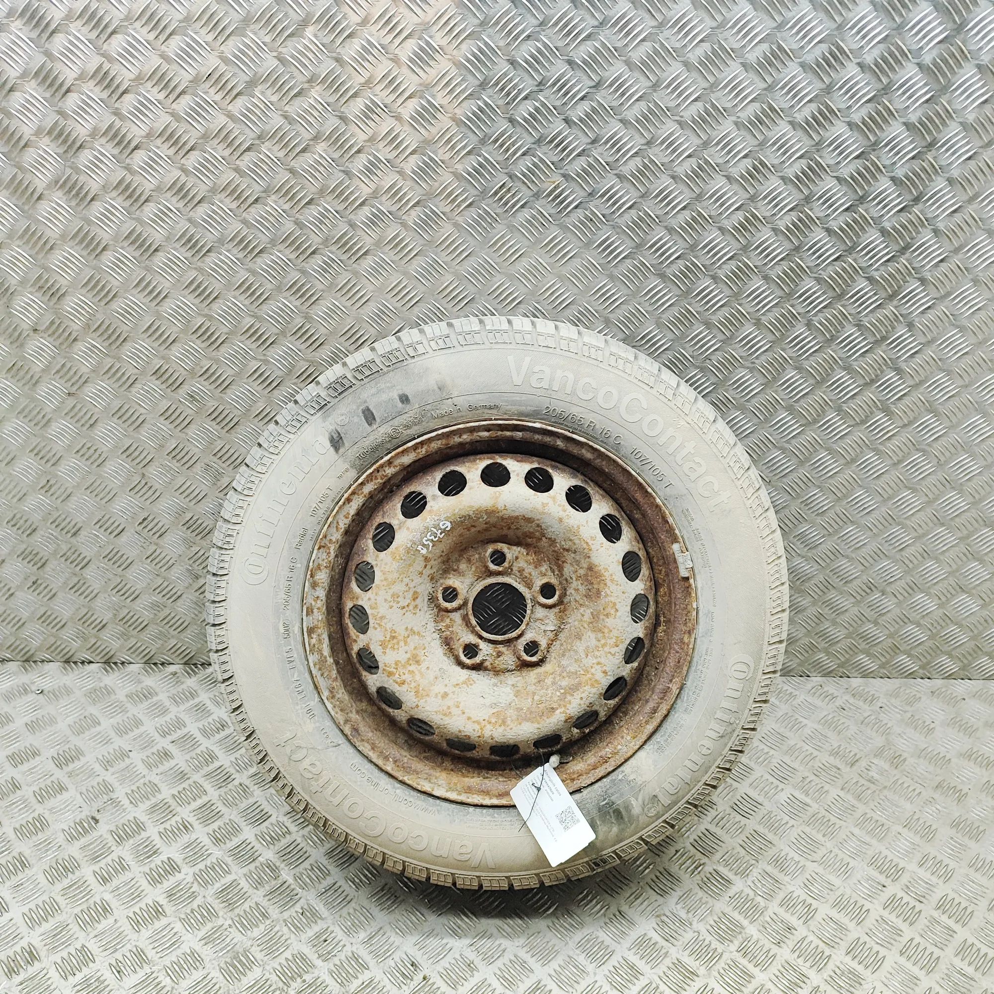 Volkswagen Transporter (T5, Caravelle, Multivan) Spare Wheel Space Saver Spare Wheel Space Saver — VW TRANSPORTER / MULT...