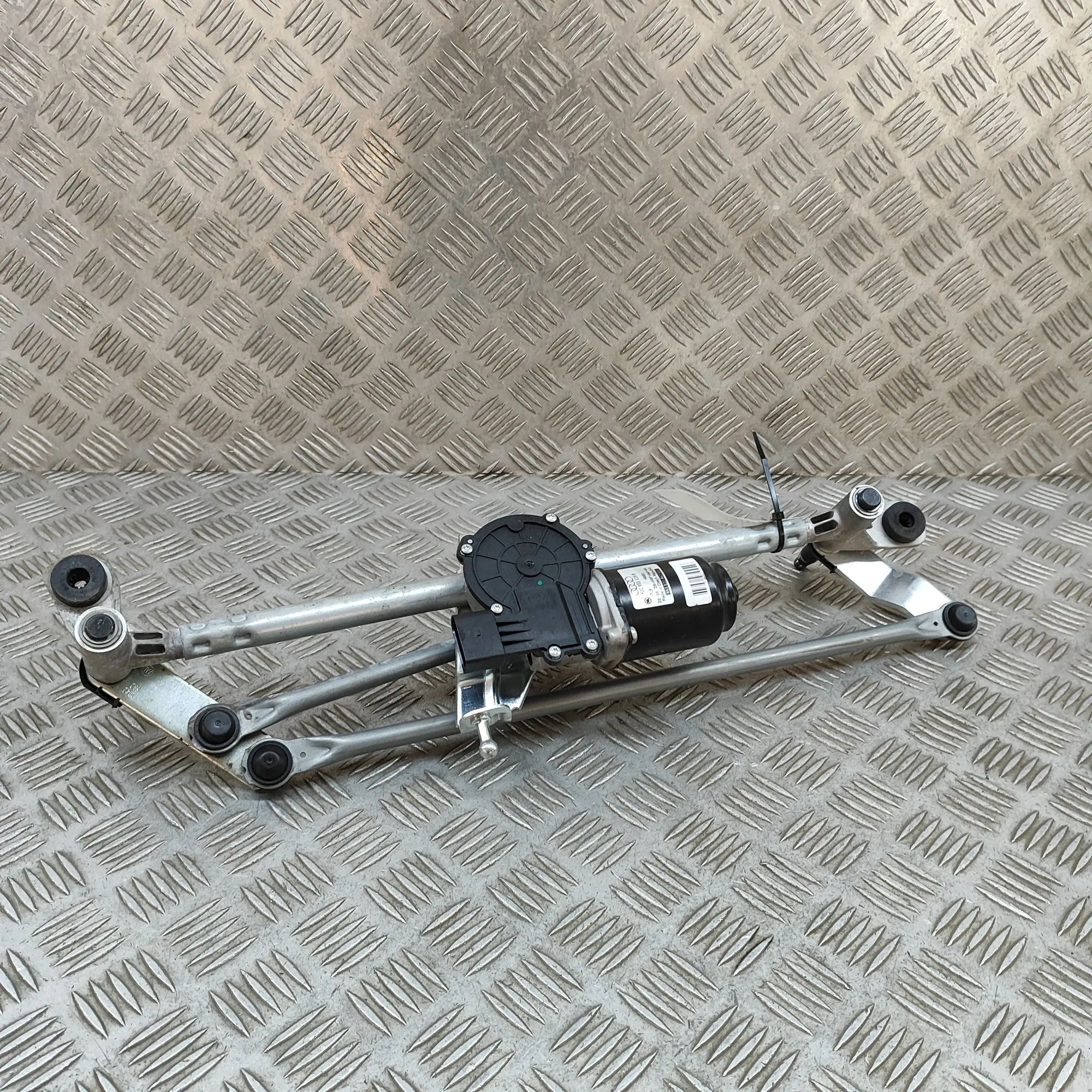 Audi A1 (GB) Front Windshield Wiper Mechanism Front Windshield Wiper Mechanism — AUDI A1 SPOR...
