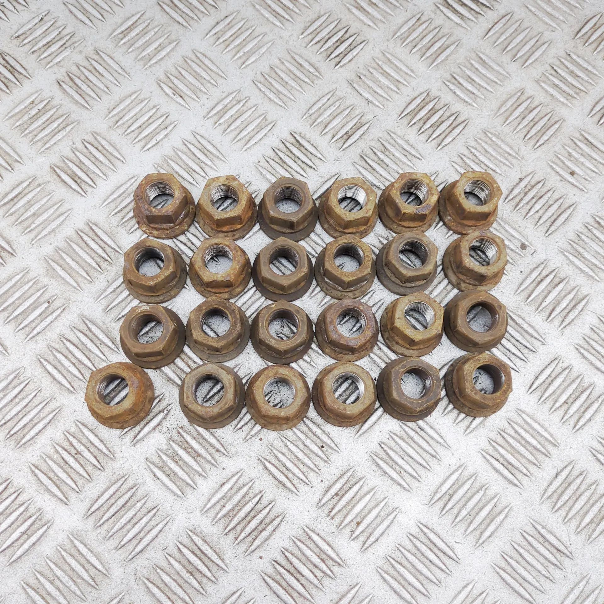 Iveco Daily Wheel Screws Kit Wheel Screws Kit — IVECO DAILY VI FLATBED (2014...