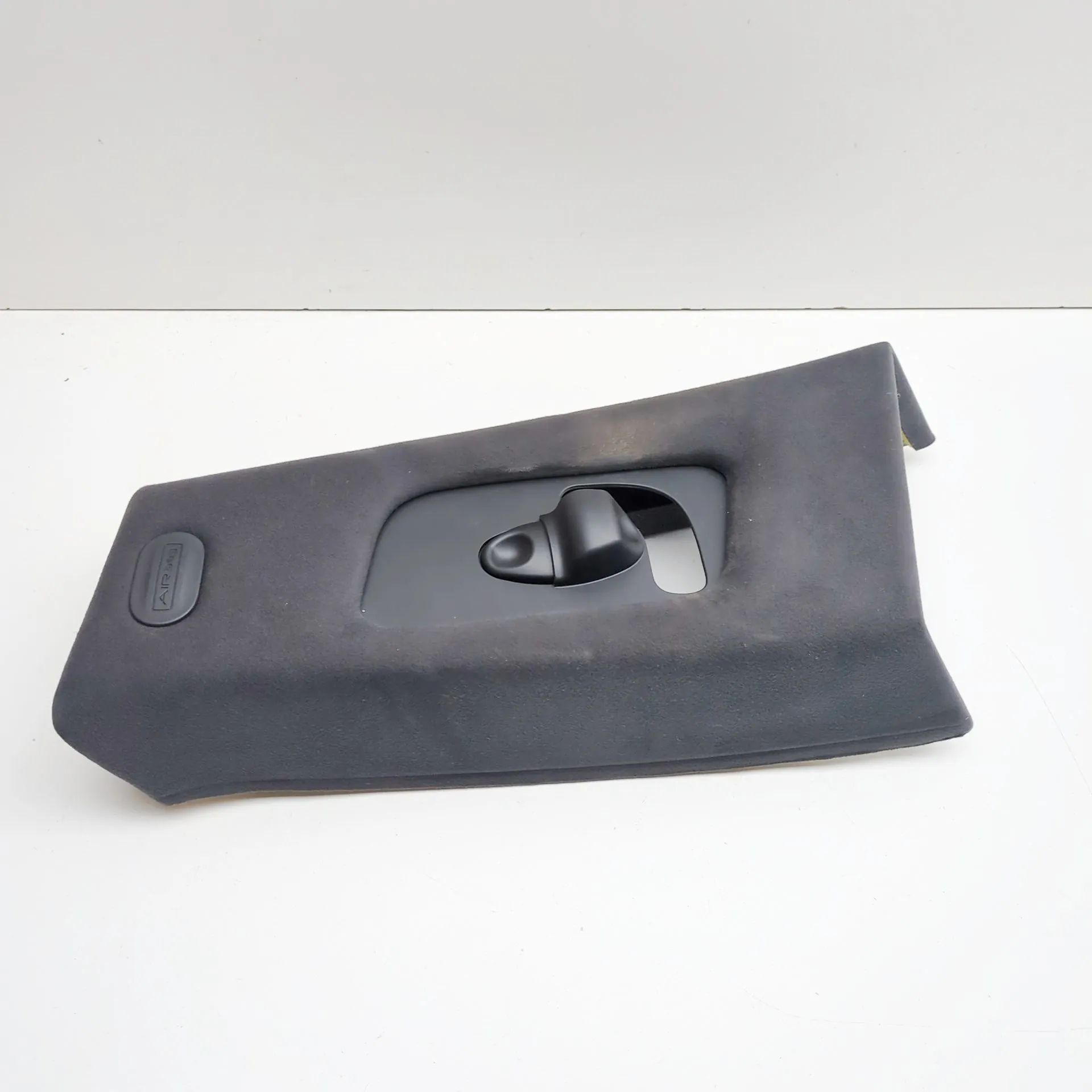 Maserati Ghibli B-pillar trim — left B-pillar trim — left — MASERATI GHIBLI (M157) (...