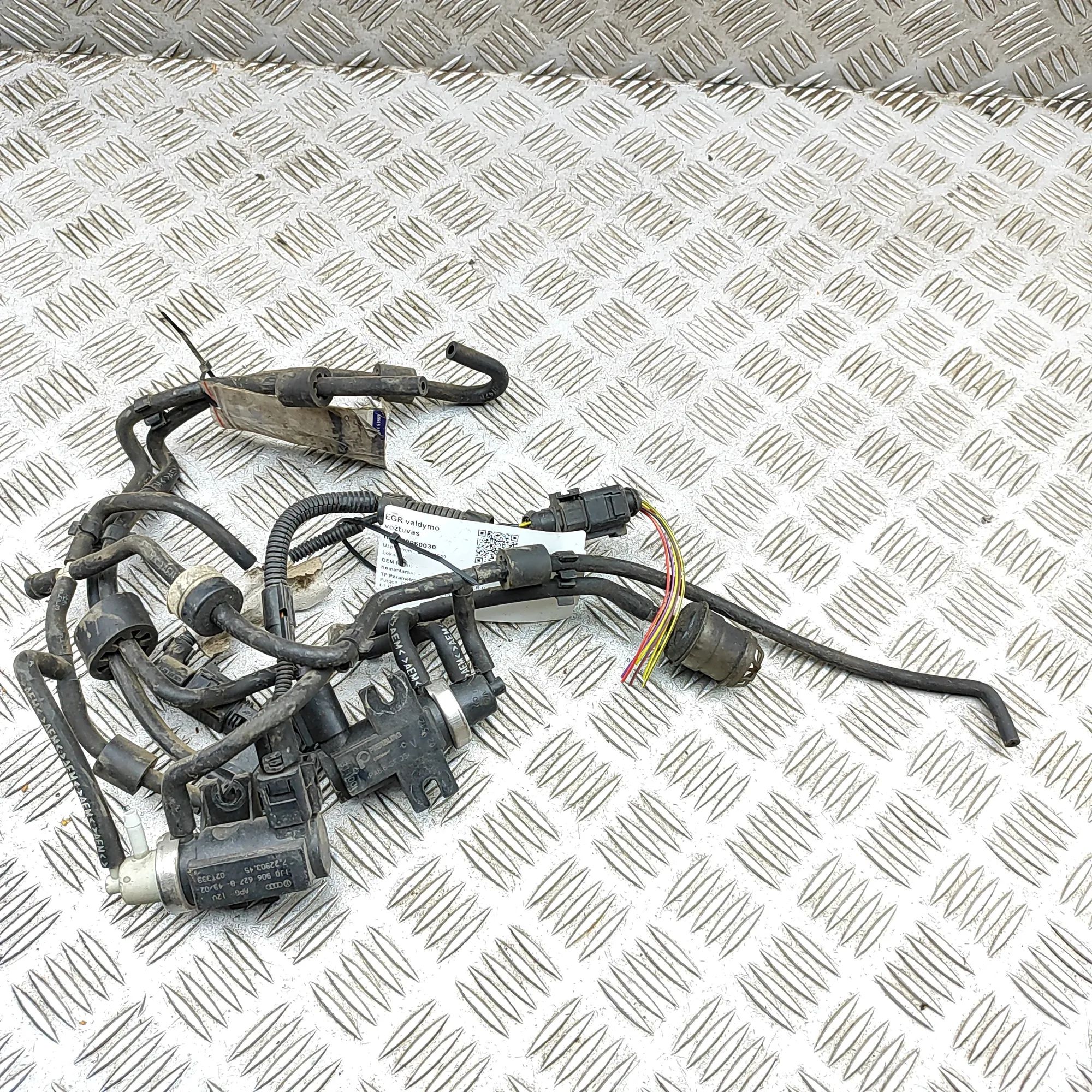 Volkswagen Transporter (T5, Caravelle, Multivan) Solenoid valve Solenoid Valve — VW TRANSPORTER / MULTIVAN (7E,...