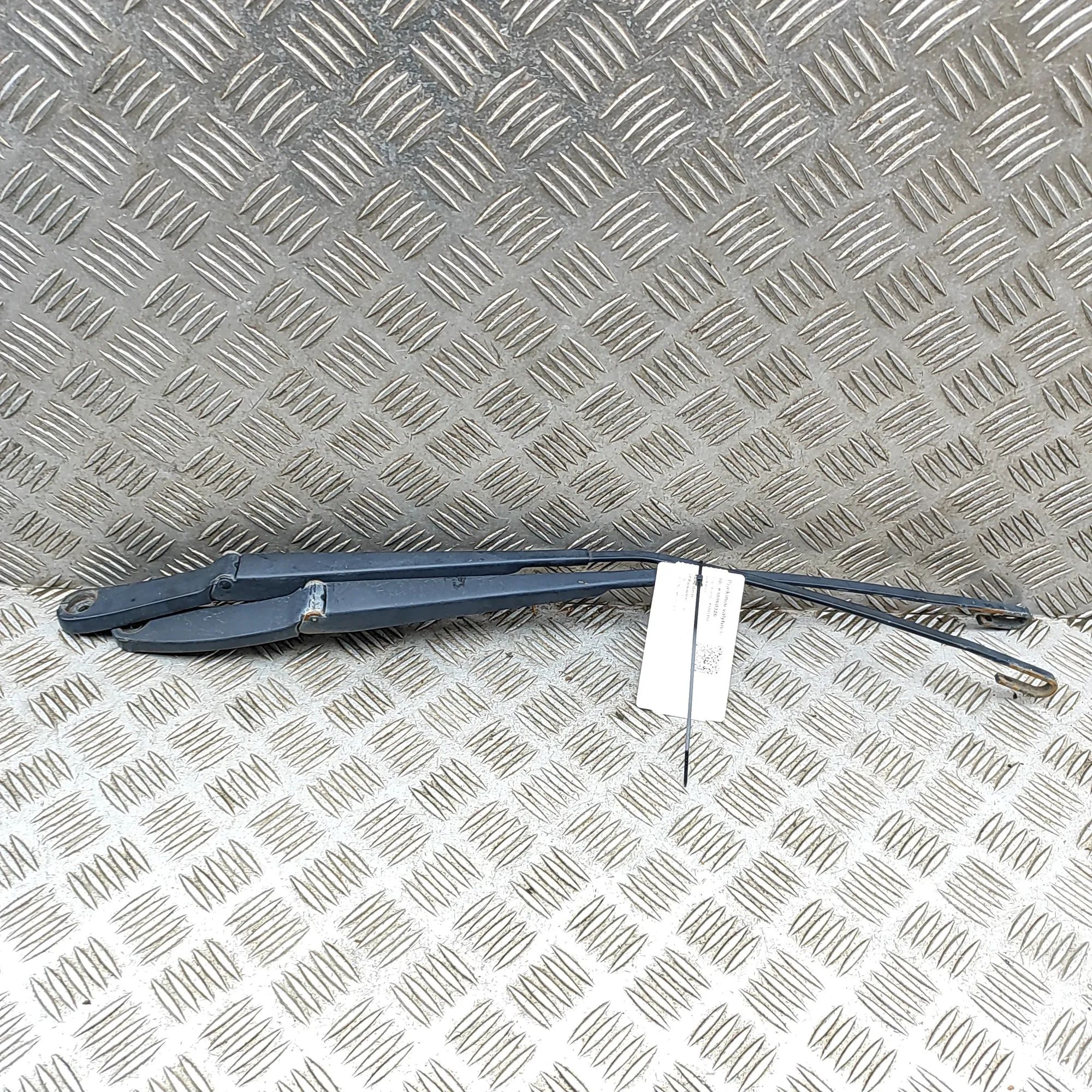 Volkswagen Transporter (T5, Caravelle, Multivan) Front Wiper Arms Front Wiper Arms — VW TRANSPORTER / MULTIVAN (7...