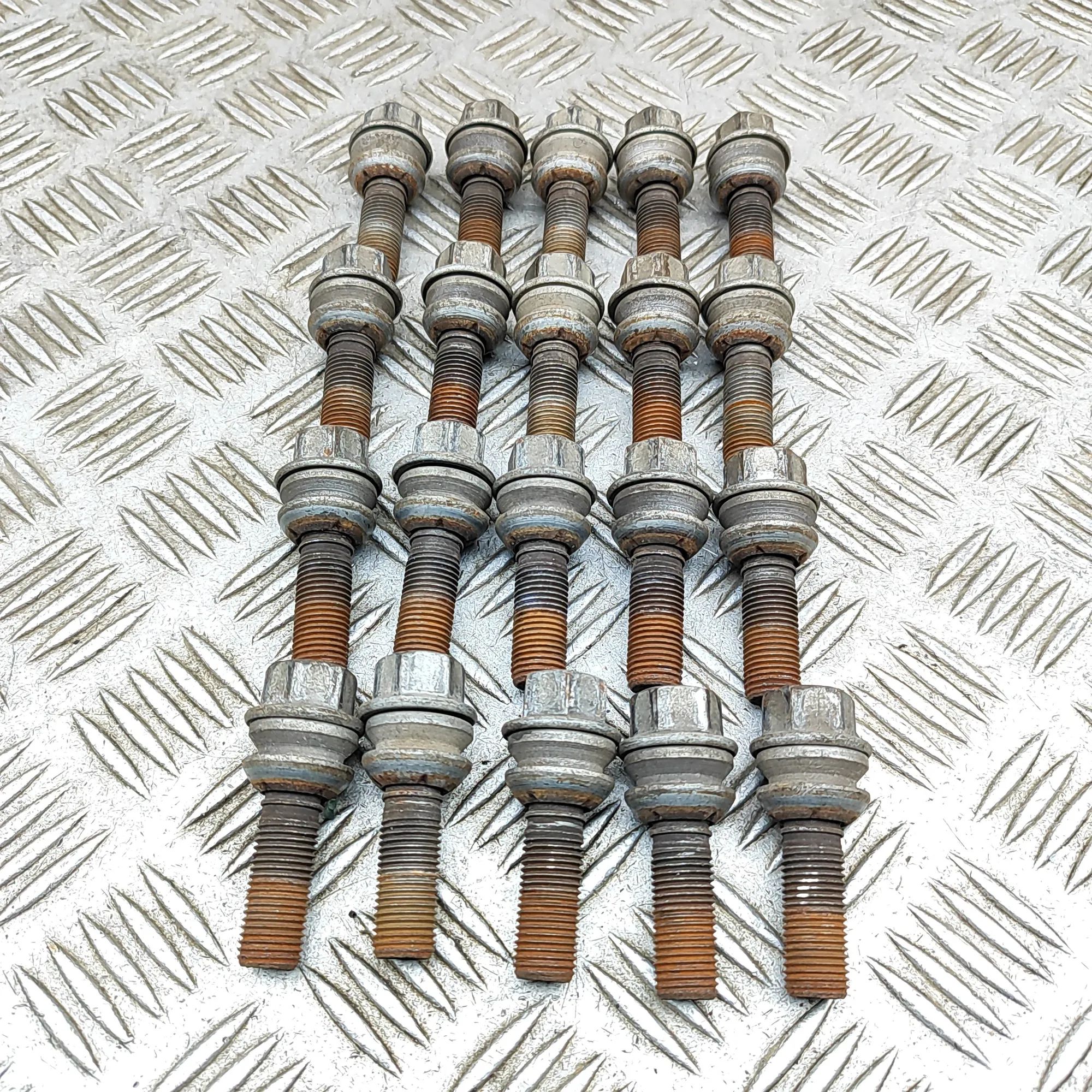 Volkswagen Transporter (T5, Caravelle, Multivan) Bolts Bolts — VW TRANSPORTER / MULTIVAN (7E, 7H, 7J) ...