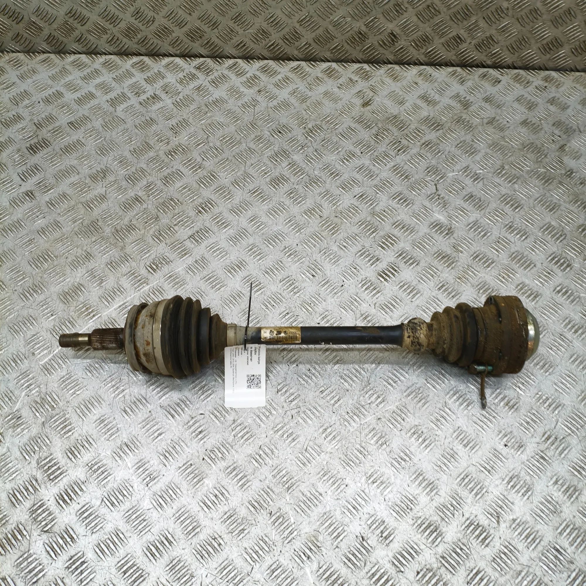 Volkswagen Transporter (T5, Caravelle, Multivan) Front Left Driveshaft Front Left Driveshaft — VW TRANSPORTER / MULTIV...