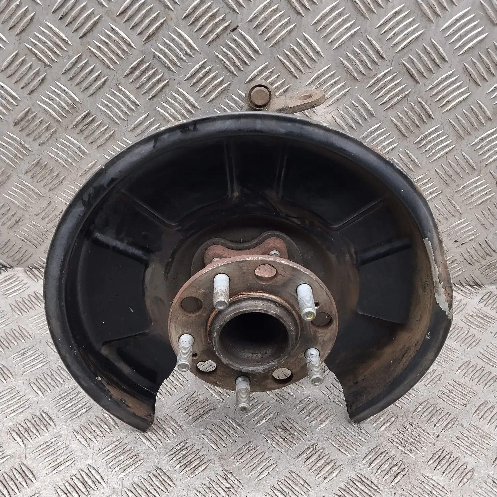 Hyundai Tucson Rear Right Wheel Hub Rear Right Wheel Hub — HYUNDAI TUCSON / IX35 II...