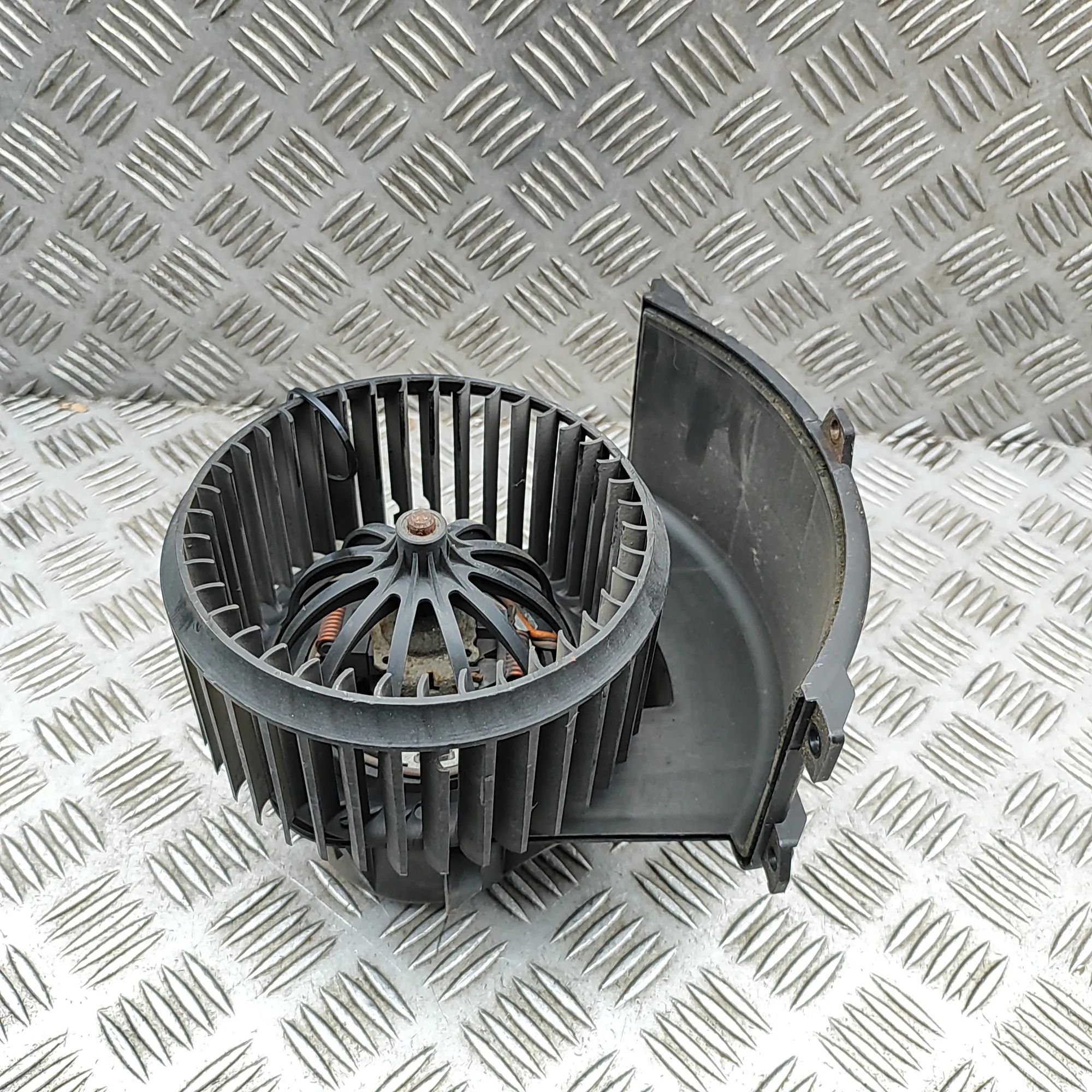 Volkswagen Transporter (T5, Caravelle, Multivan) Heater Blower Fan Heater Blower Fan — VW TRANSPORTER / MULTIVAN (...