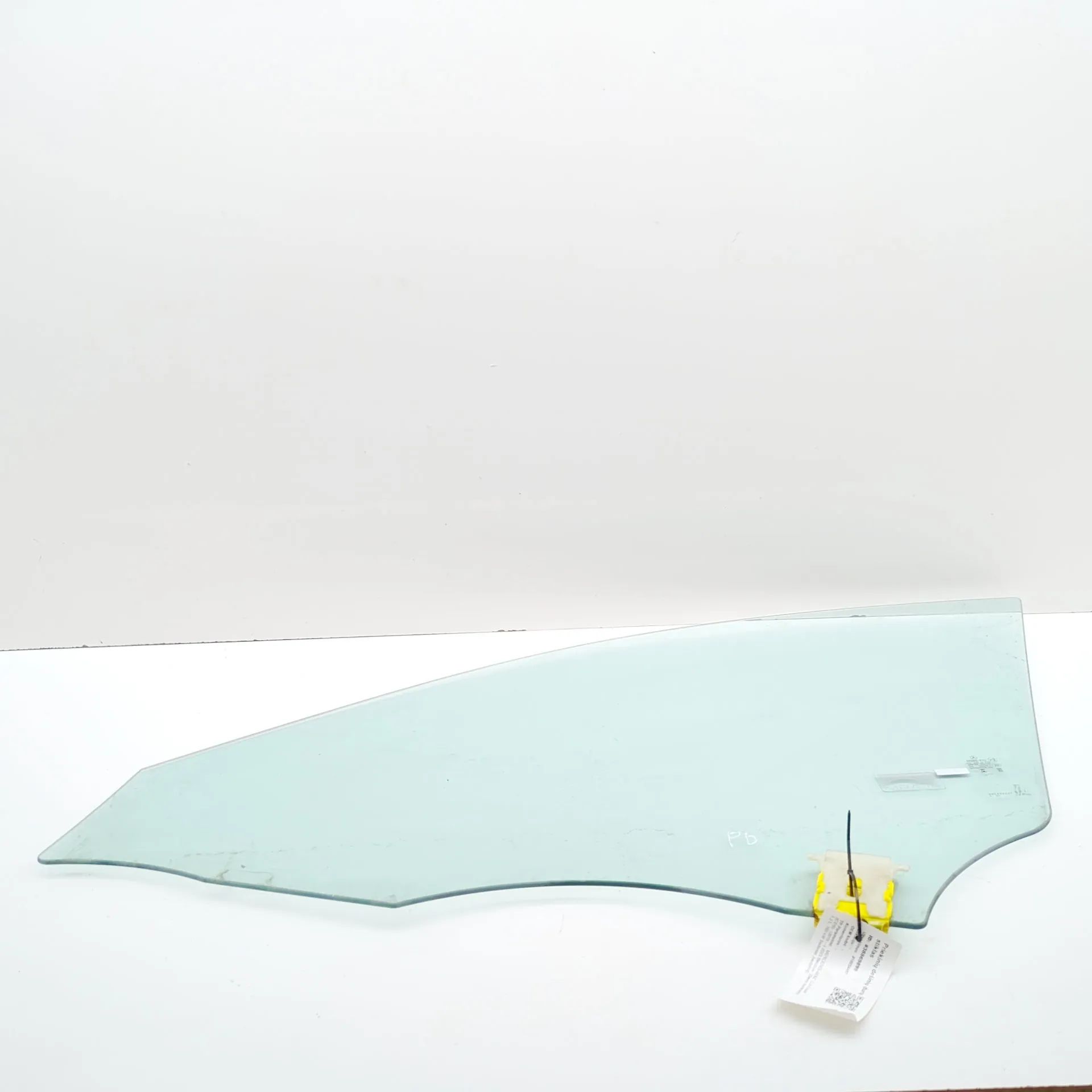 Mercedes-Benz CLA (C118) Front Right Door Window Front Right Door Window — MERCEDES-BENZ CLA COU...