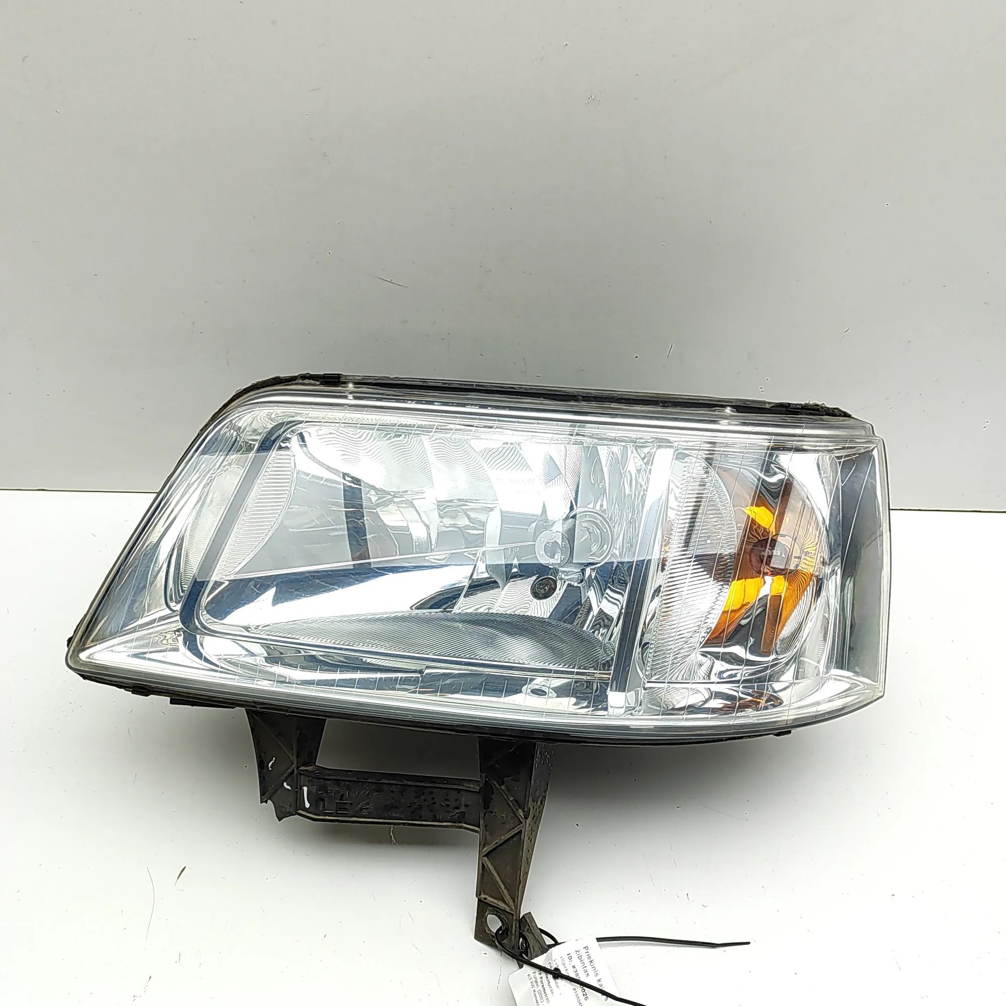 Volkswagen Transporter (T5, Caravelle, Multivan) Front Left Headlight Front Left Headlight — VW TRANSPORTER / MULTIVA...
