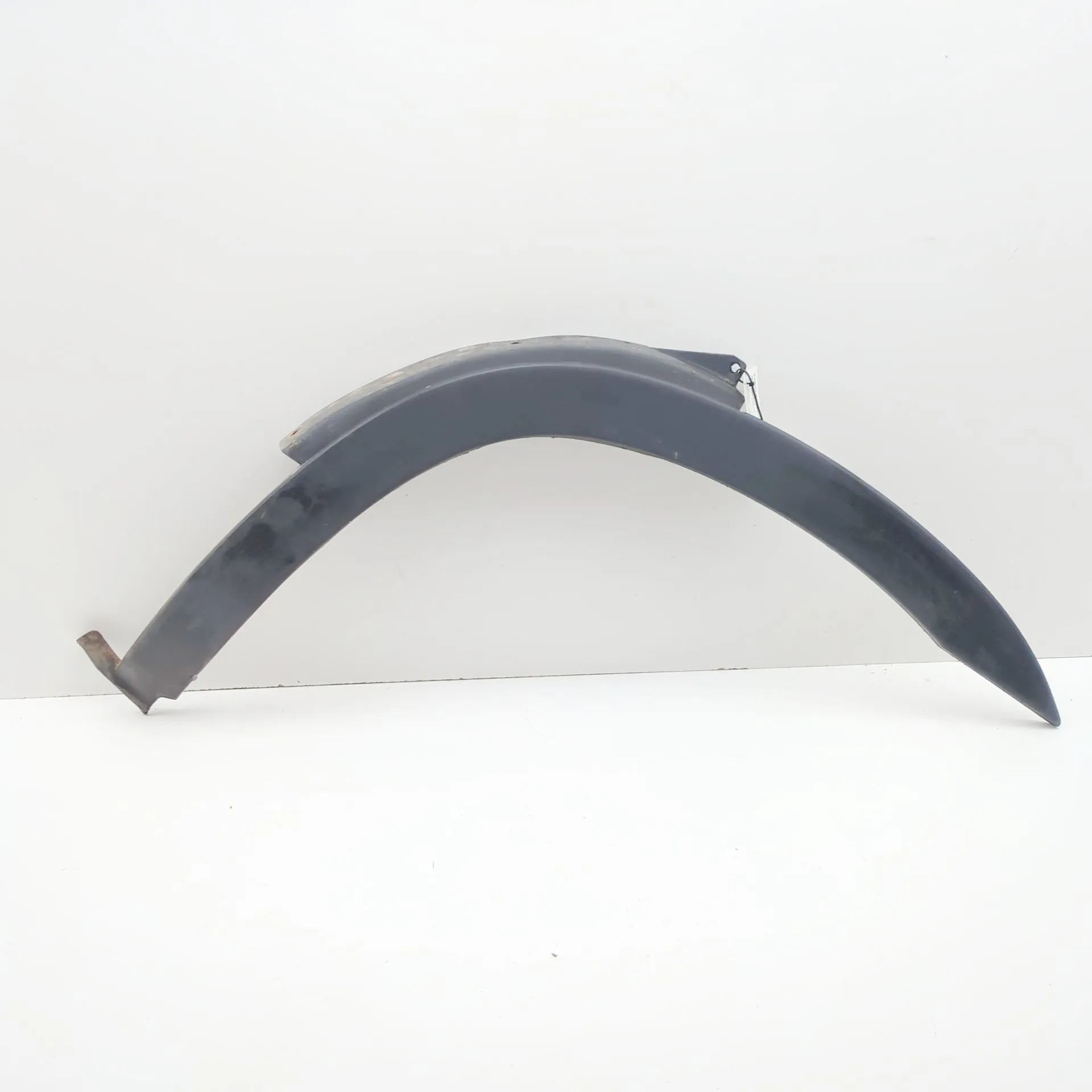 Iveco Daily Wheel arch trim — front right Wheel arch trim — front right — IVECO DAILY VI ...