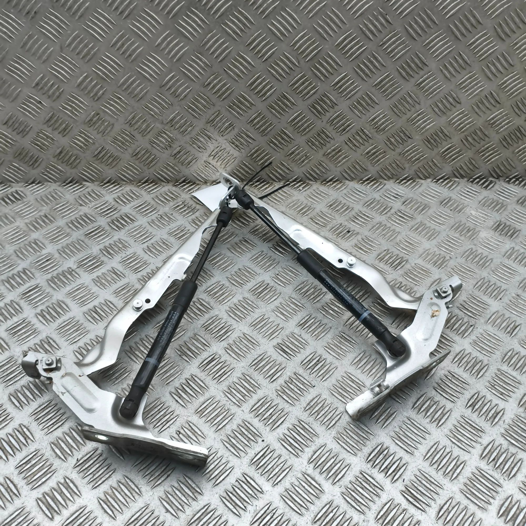 Volvo S60 Bonnet hinge set Bonnet hinge set — VOLVO S60 II / V60 I (2010-2...