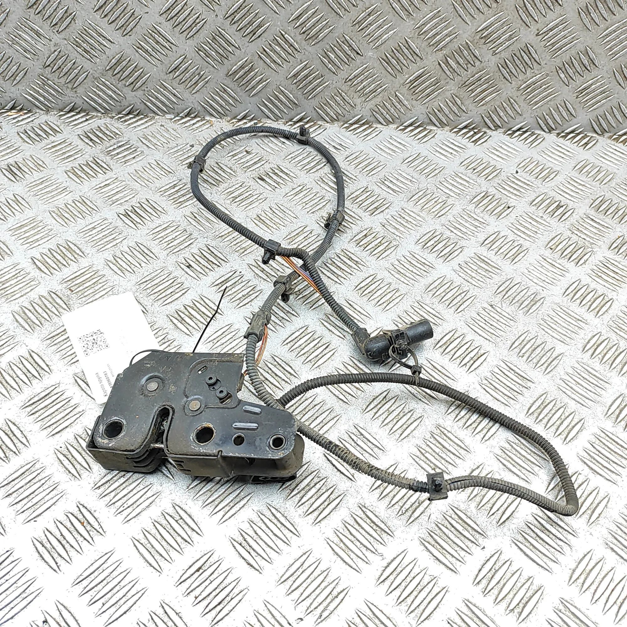 Volkswagen Transporter (T5, Caravelle, Multivan) bonnet lock Bonnet lock — VW TRANSPORTER / MULTIVAN (7E, 7H...