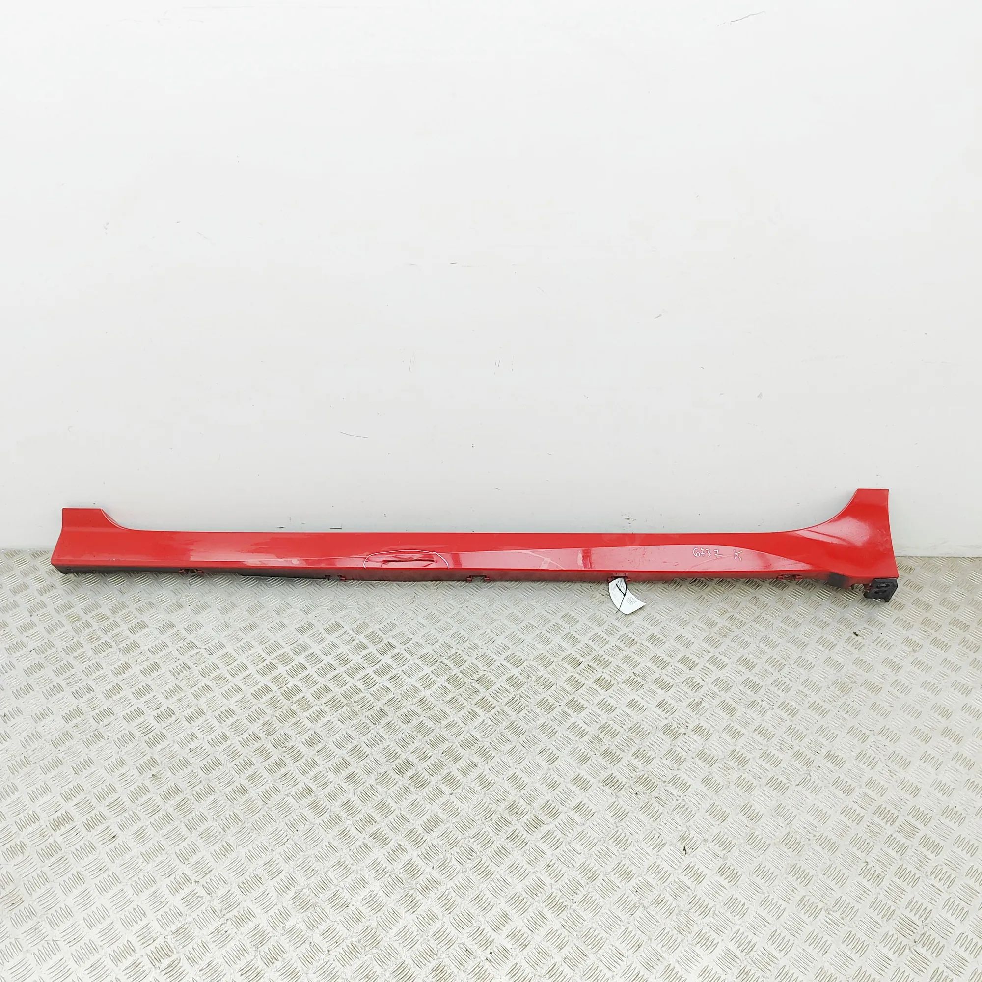 Nissan Leaf Left Side Plastic Sideskirt Cover Left Side Plastic Sideskirt Cover — NISSAN LEAF...