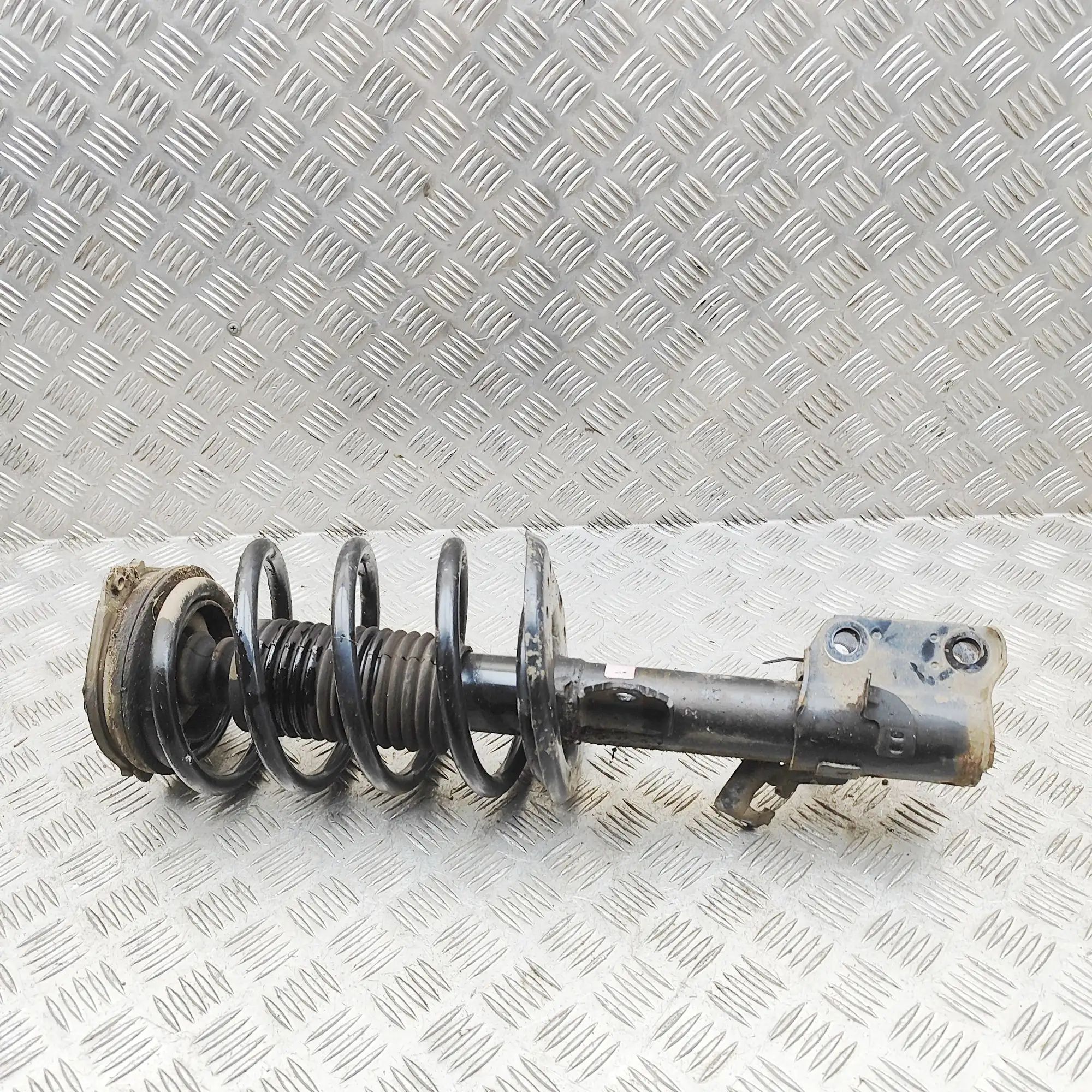 Nissan Leaf Shock absorber — front right Shock absorber — front right — NISSAN LEAF (ZE1...