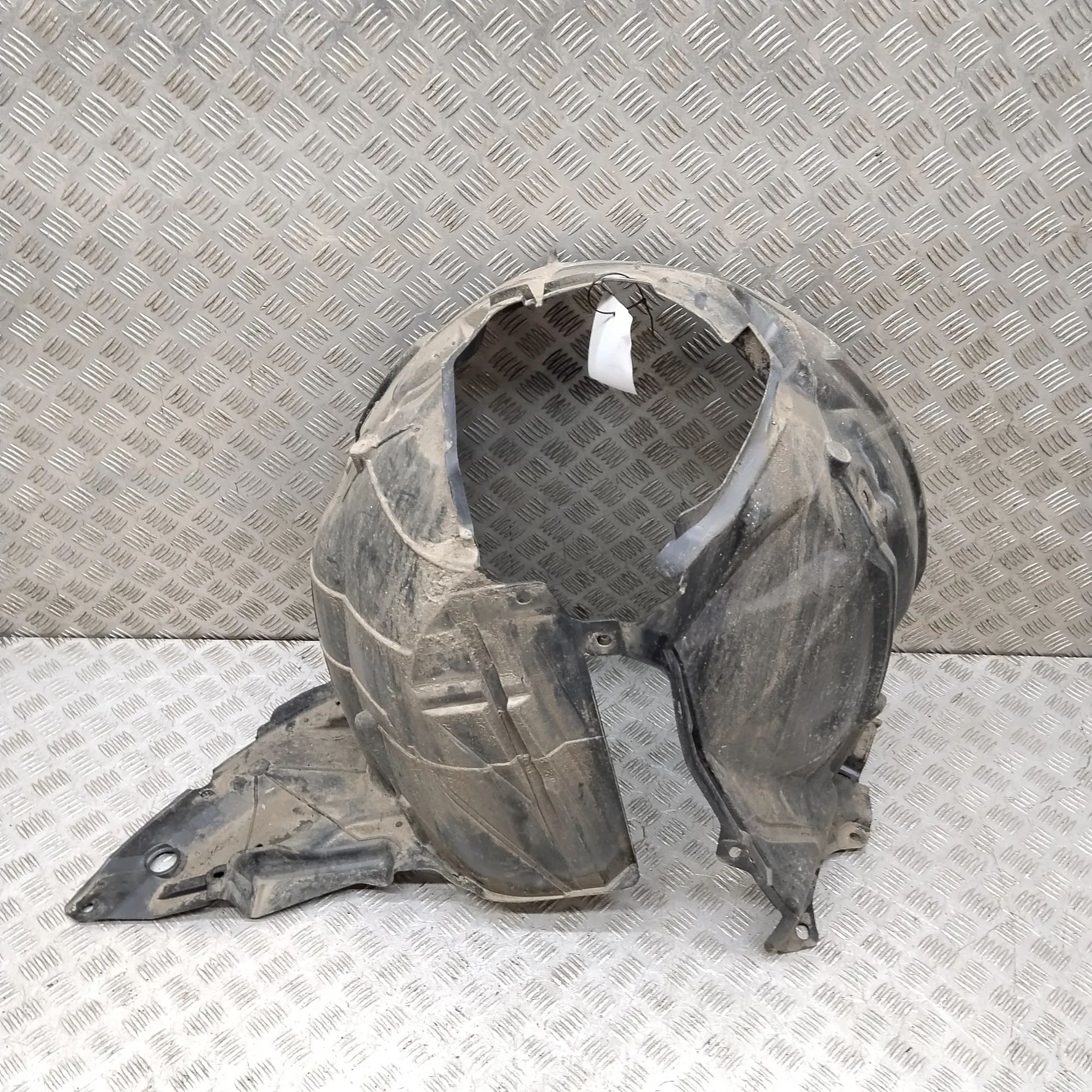 Nissan Leaf Front Right Arch Liner Front Right Arch Liner — NISSAN LEAF (ZE1) (201...