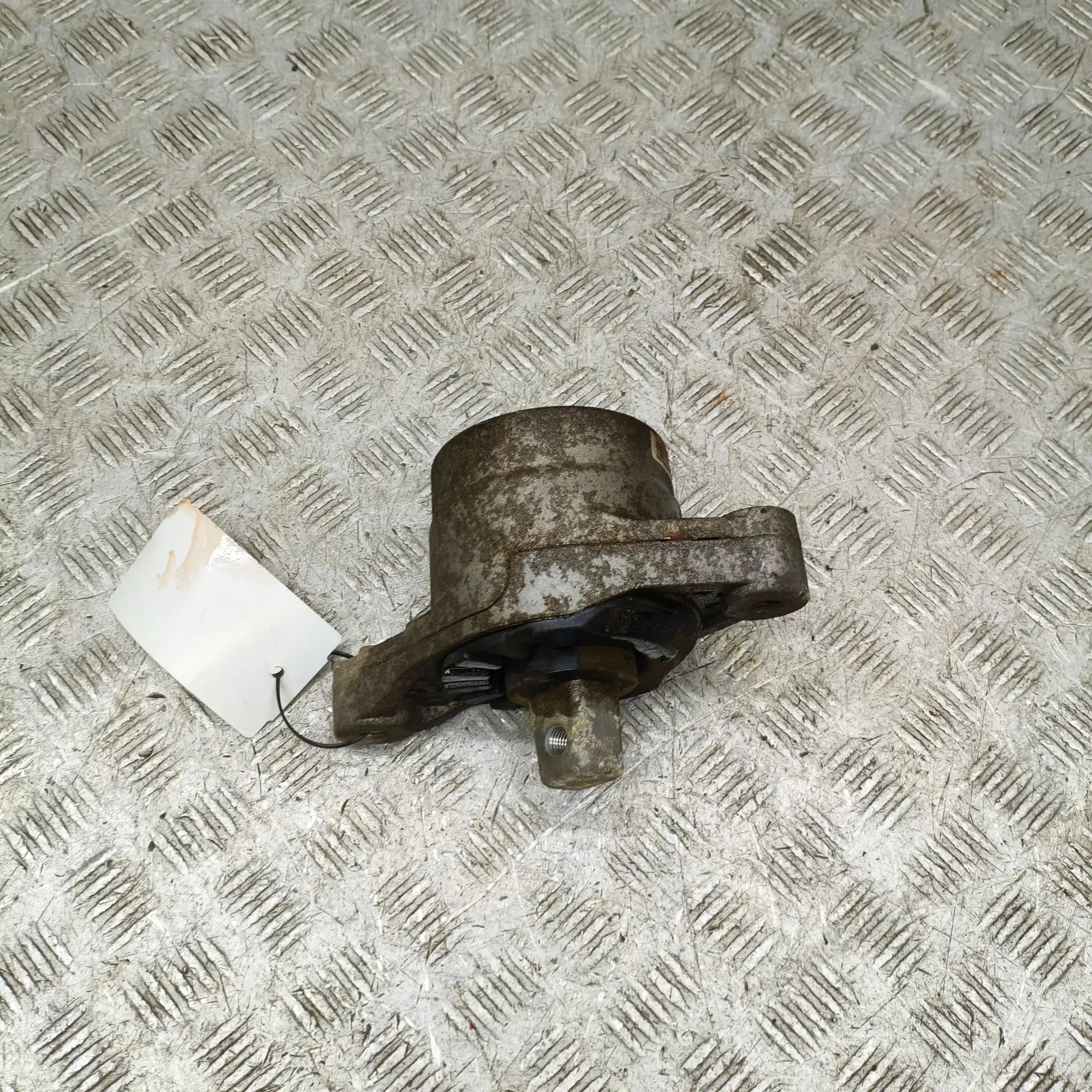 Maserati Ghibli Right Side Engine Mount Right Side Engine Mount — MASERATI GHIBLI (M157...
