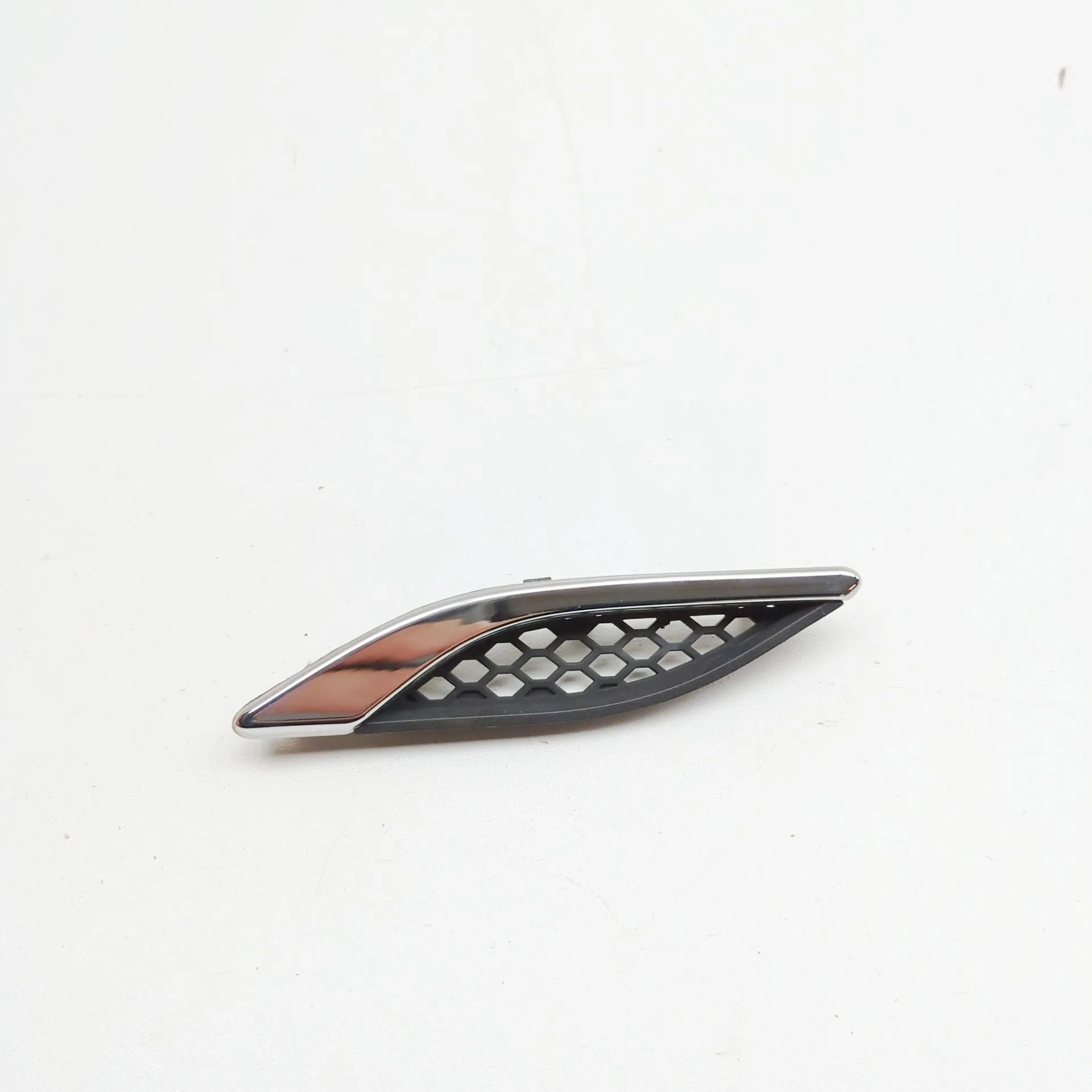 Maserati Ghibli Fender moulding — front right Fender moulding — front right — MASERATI GHIBLI...