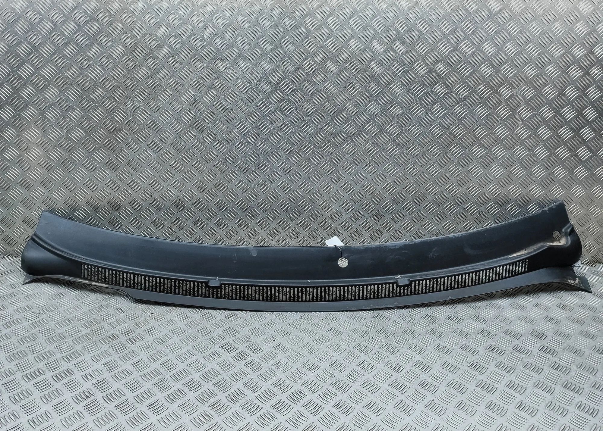 Volkswagen Transporter (T5, Caravelle, Multivan) Front Wiper Cowl Trim Front Wiper Cowl Trim — VW TRANSPORTER / MULTIV...