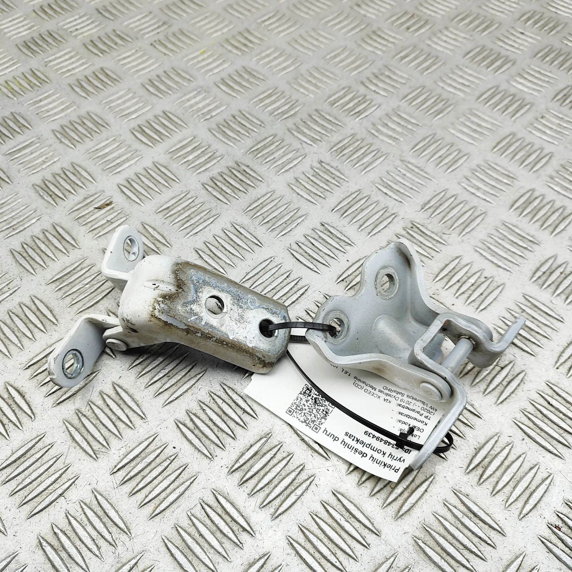 Kia Ceed (CD) Door hinge set — front right Door hinge set — front right — KIA XCEED (CD) (...