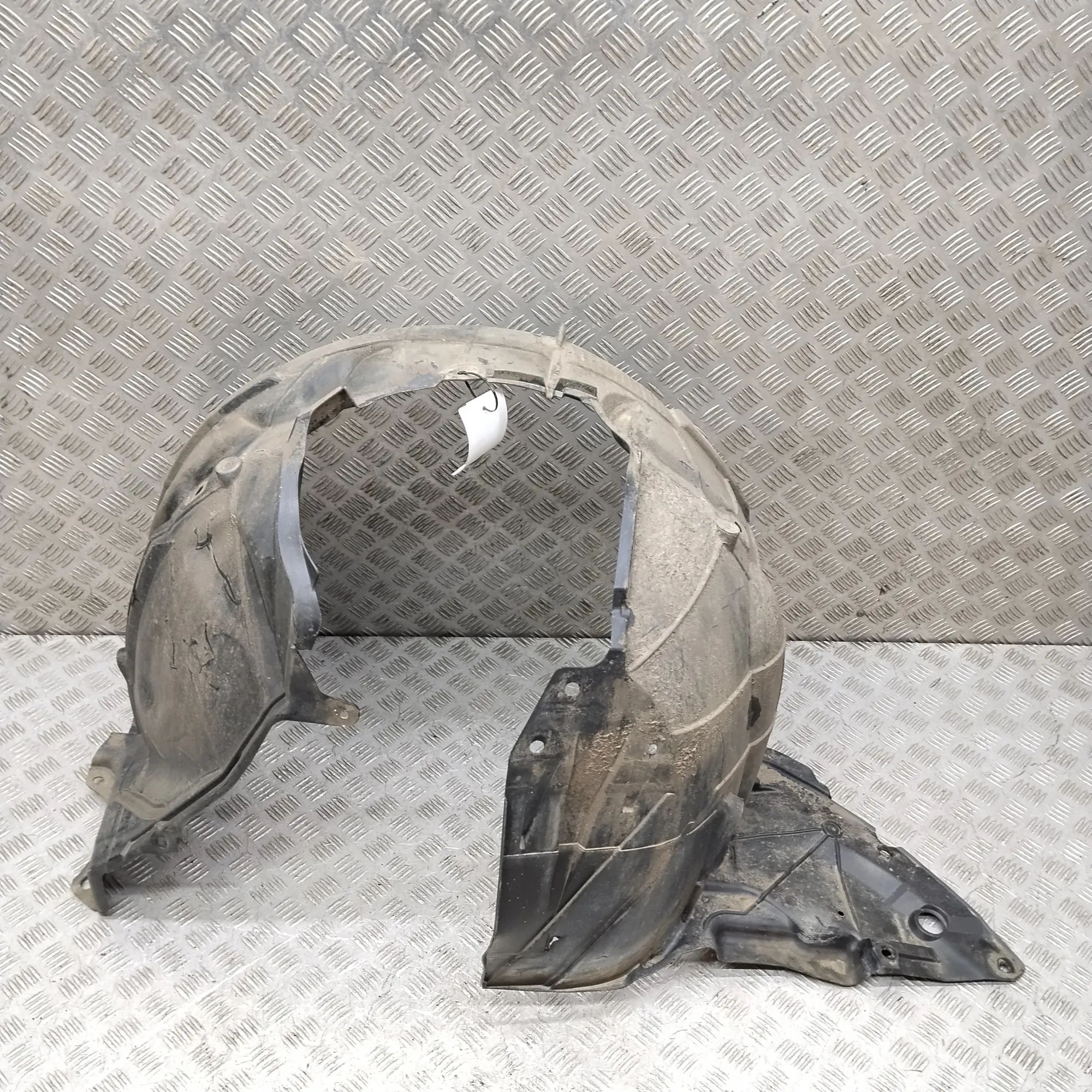 Nissan Leaf Front Left Arch Liner Front Left Arch Liner — NISSAN LEAF II (ZE1) (2...
