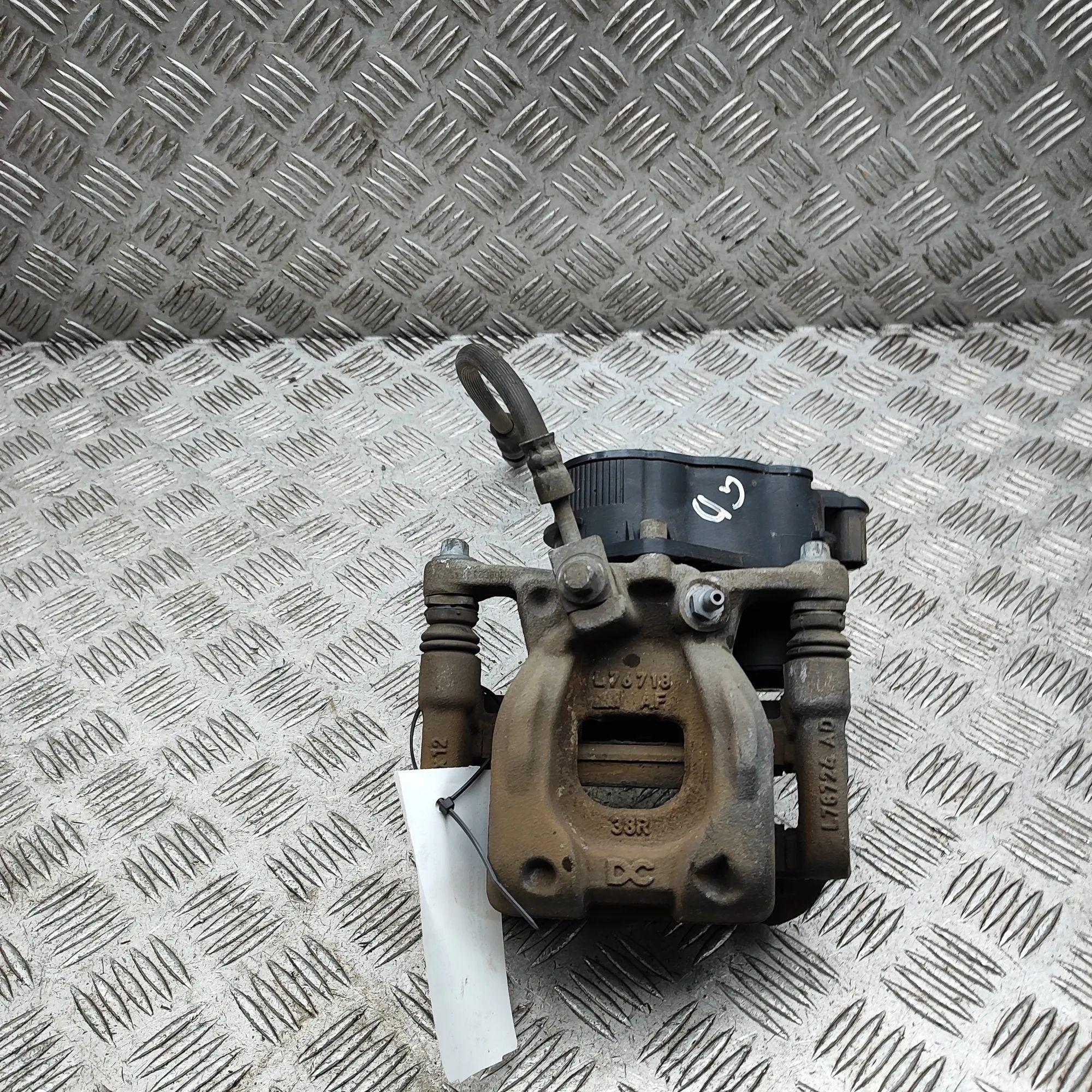 Mercedes-Benz CLA (C118) Brake caliper — rear right Brake caliper — rear right — MERCEDES-BENZ CLA ...