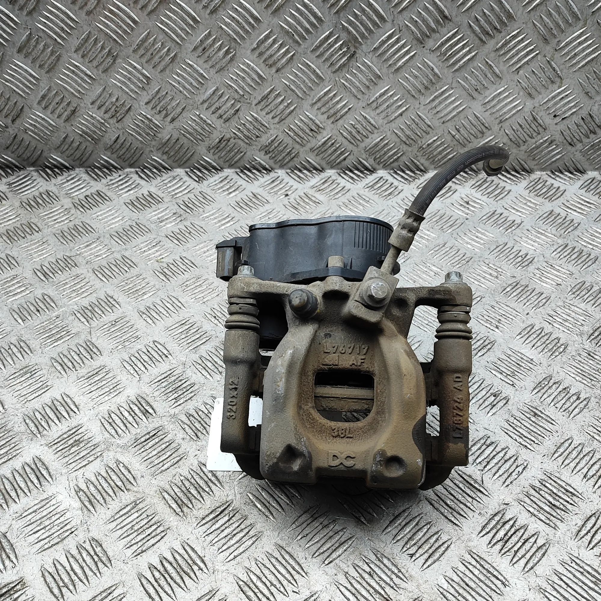 Mercedes-Benz CLA (C118) Brake caliper — rear left Brake caliper — rear left — MERCEDES-BENZ CLA C...