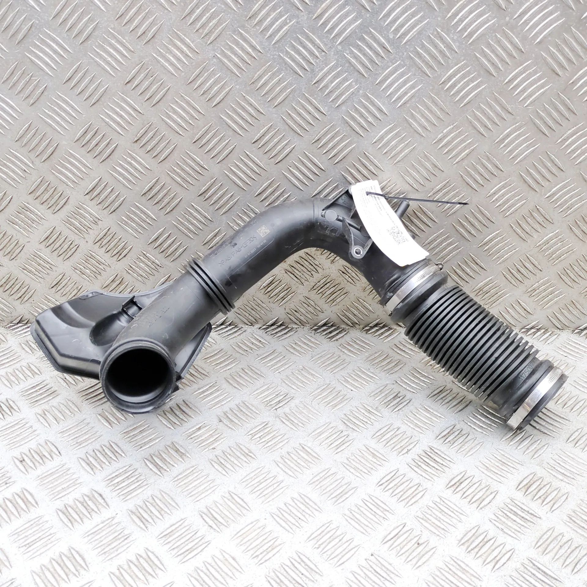 Mercedes-Benz CLA (C118) Air Intake Tube Air Intake Tube — MERCEDES-BENZ CLA COUPE (C118...