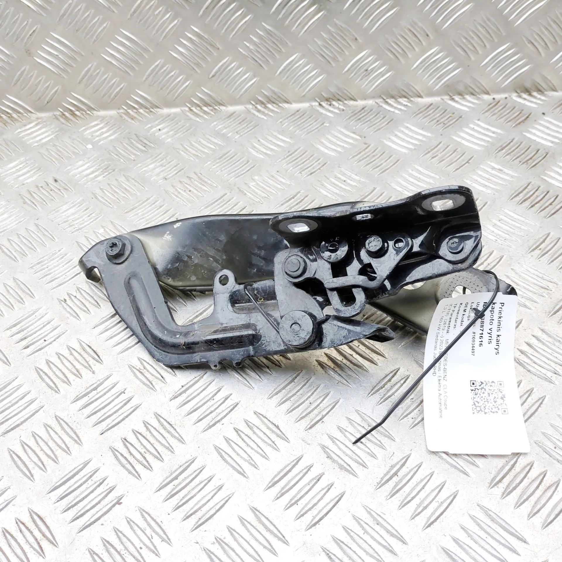 Mercedes-Benz CLA (C118) Bonnet hinge — front left Bonnet hinge — front left — MERCEDES-BENZ CLA C...