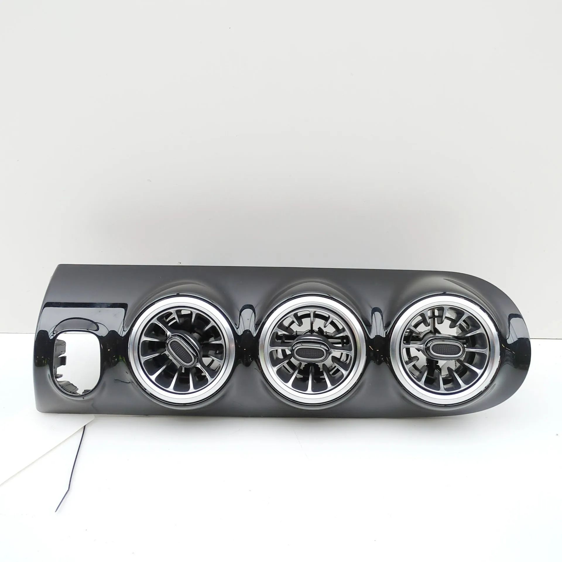 Mercedes-Benz CLA (C118) Dashboard Air Vents Dashboard Air Vents — MERCEDES-BENZ CLA COUPE (...