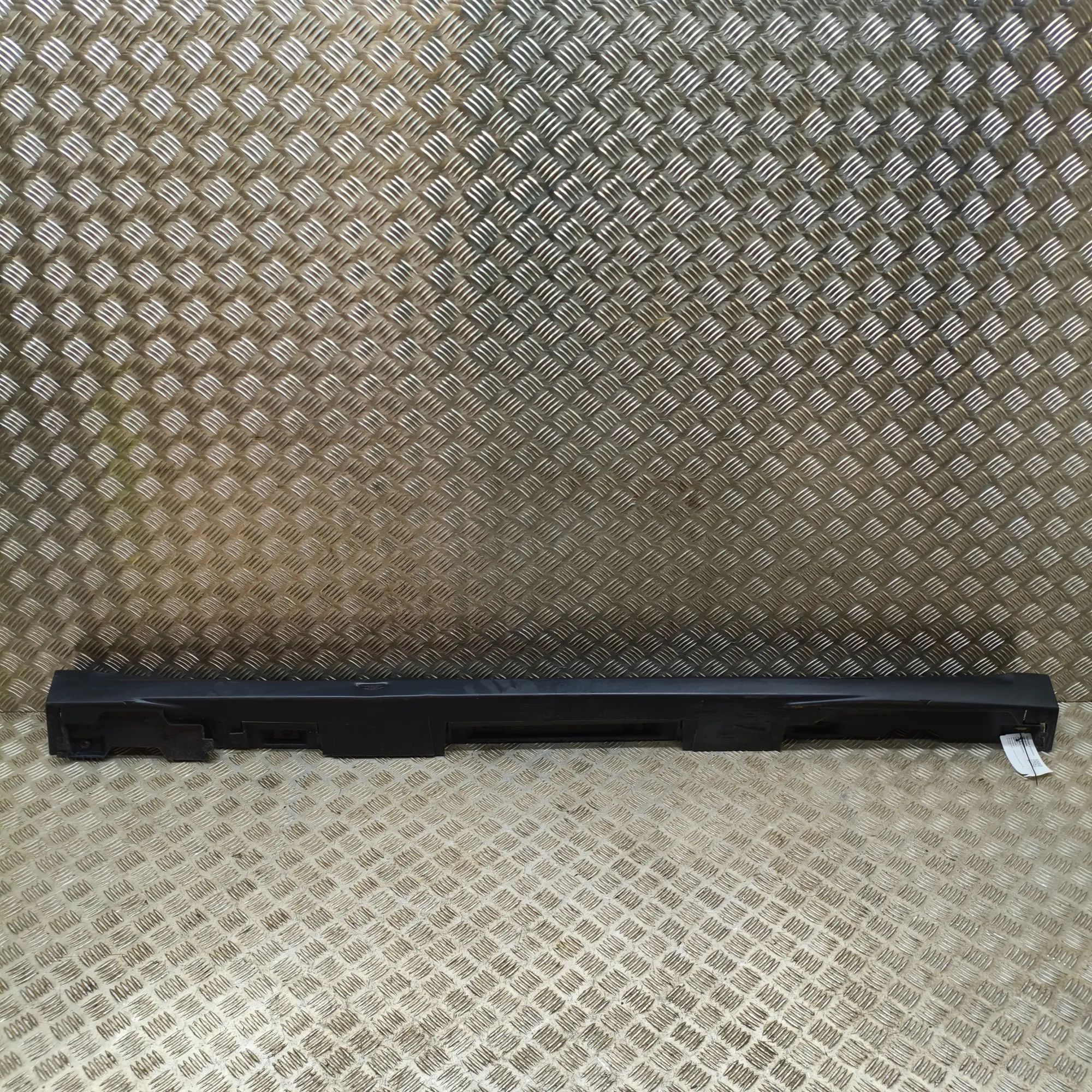 Land Rover Range Rover Evoque Right Side Plastic Sideskirt Cover Right Side Plastic Sideskirt Cover — LAND ROVER...