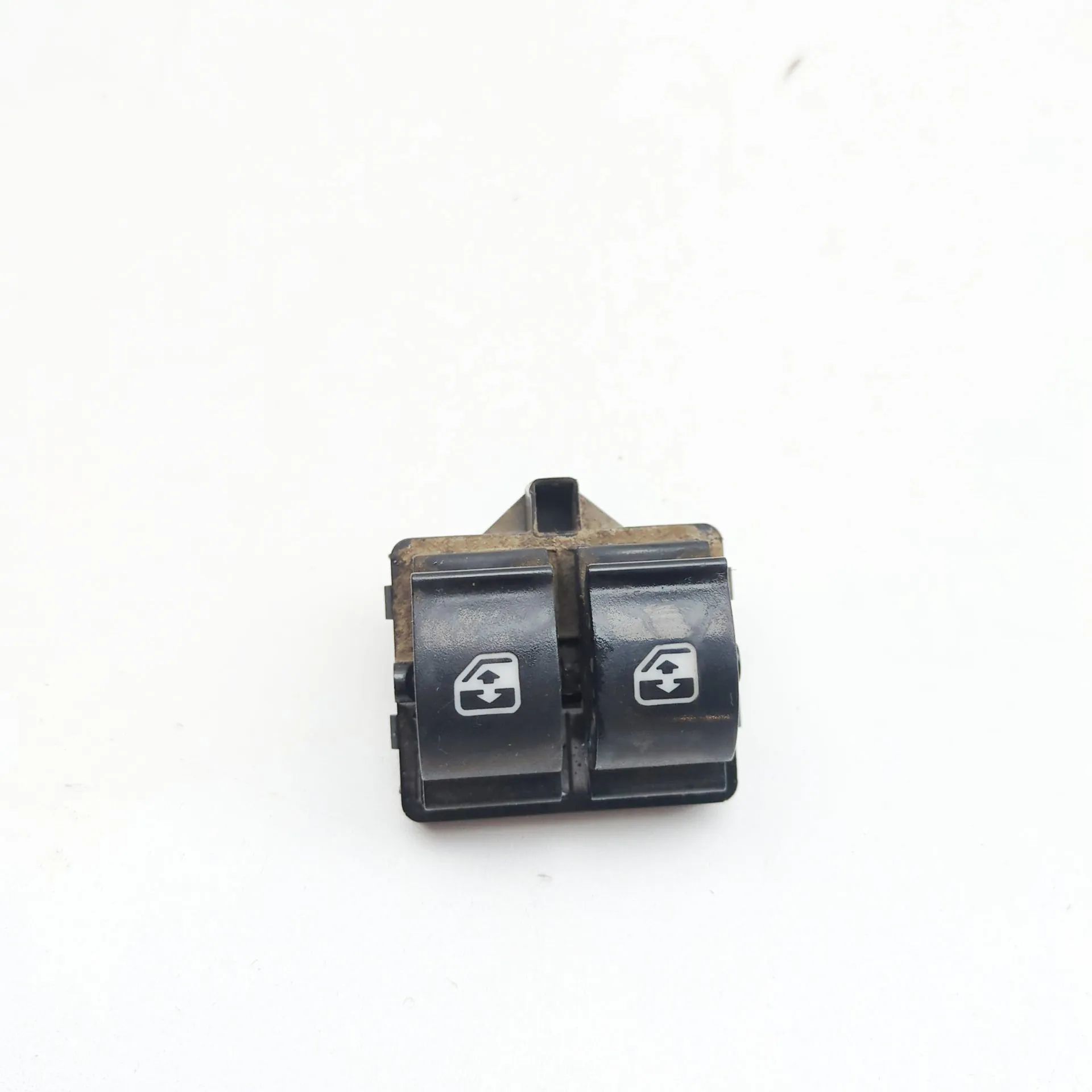 Iveco Daily Door window switch — front right Door window switch — front right — IVECO DAILY ...