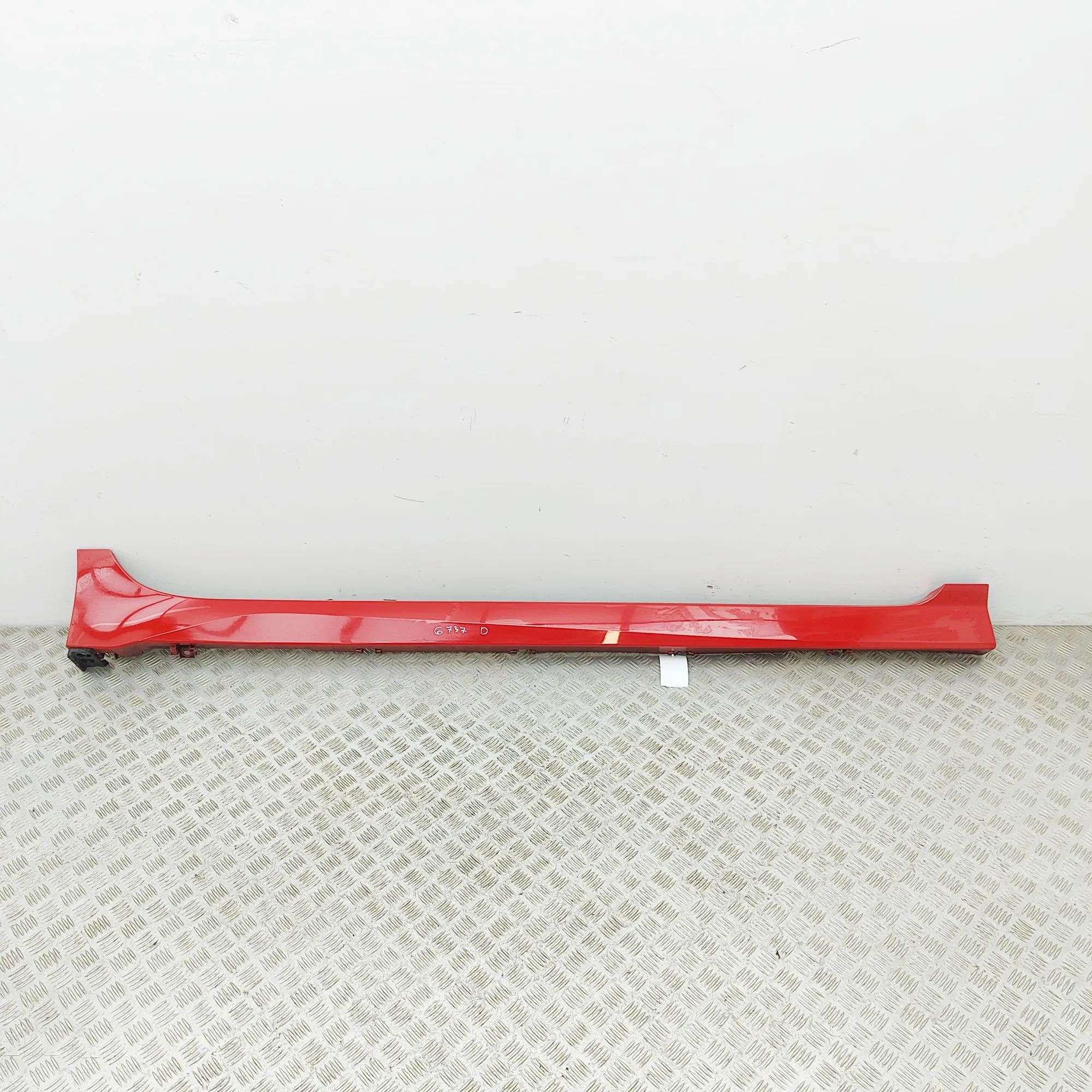Nissan Leaf Right Side Plastic Sideskirt Cover Right Side Plastic Sideskirt Cover — NISSAN LEA...