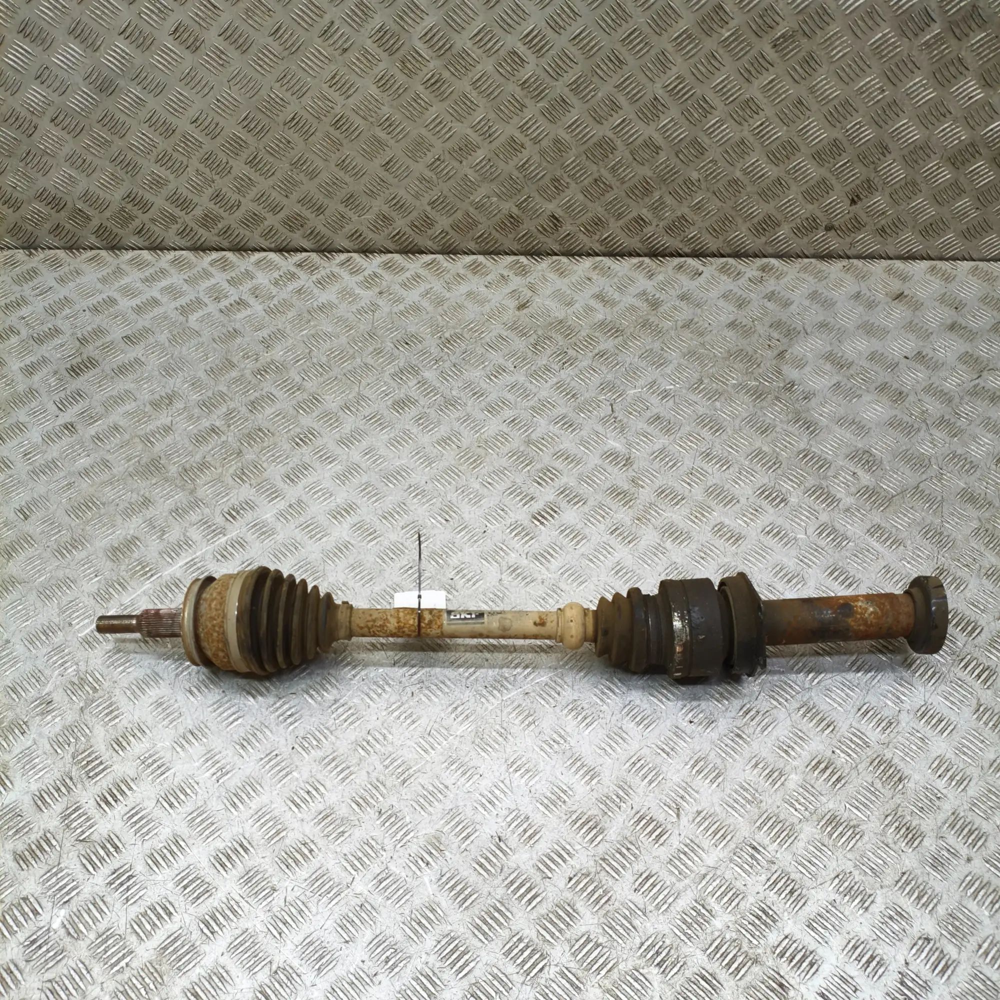 Volkswagen Transporter (T5, Caravelle, Multivan) Front Right Driveshaft Front Right Driveshaft — VW TRANSPORTER / MULTI...