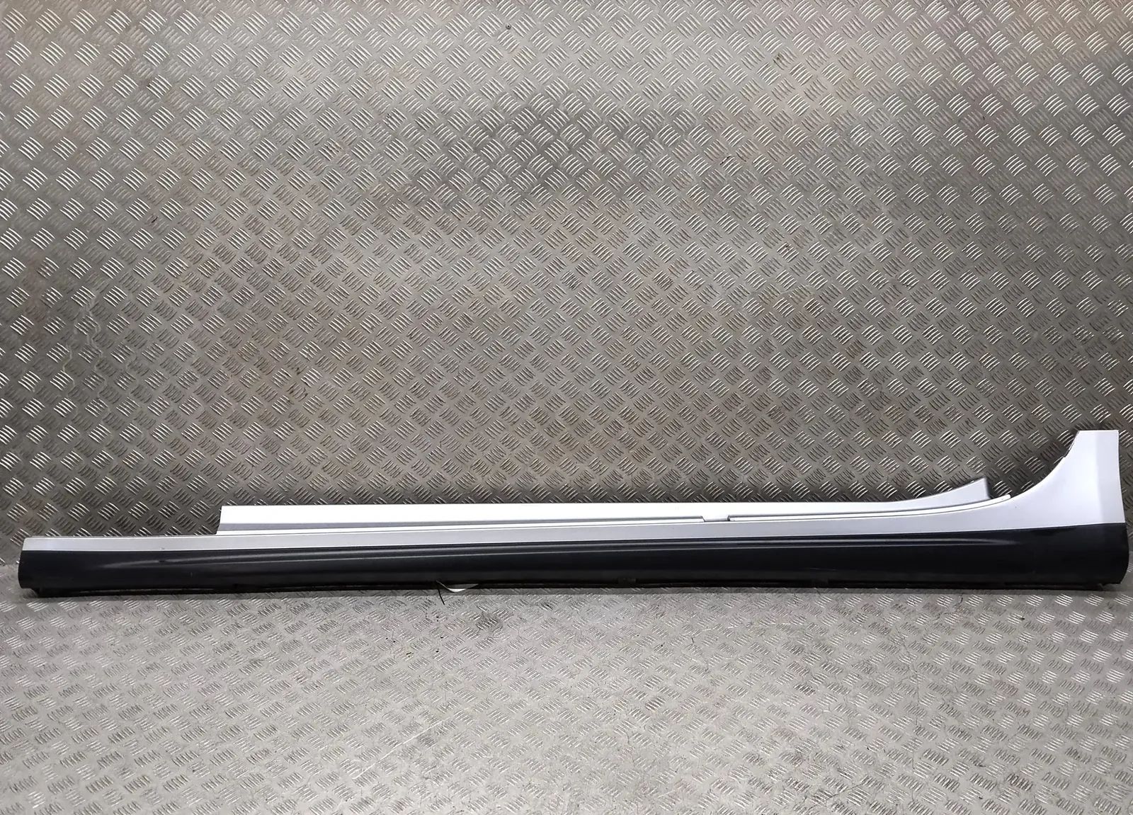 Maserati Ghibli Left Side Plastic Sideskirt Cover Left Side Plastic Sideskirt Cover — MASERATI GH...