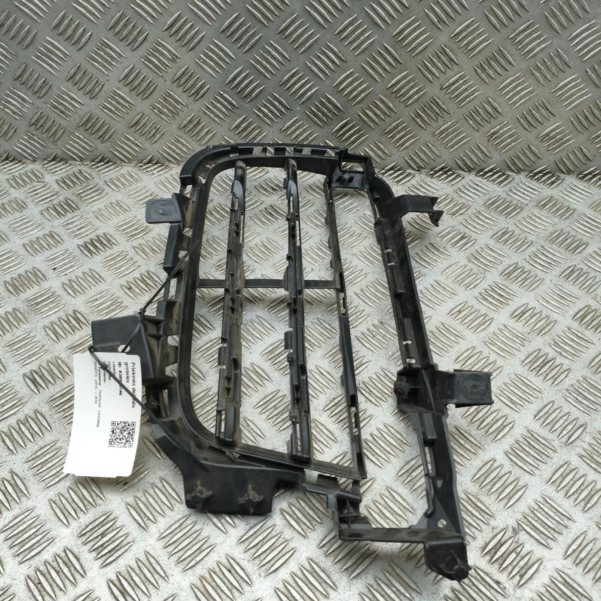 Porsche Cayenne Front Right Grill Front Right Grill — PORSCHE CAYENNE (9Y0, 9Y3) ...