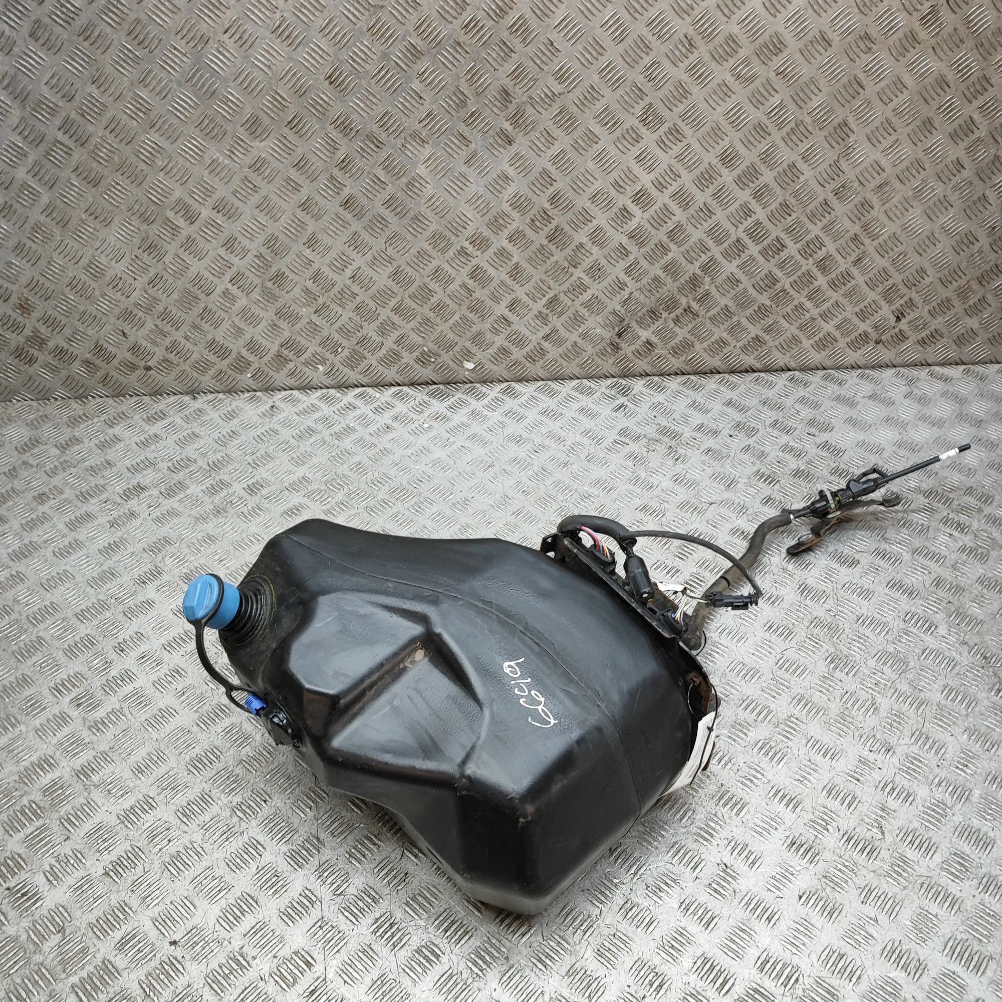 Land Rover Range Rover Velar Adblue tank AdBlue tank — LAND ROVER RANGE ROVER VELAR (L56...